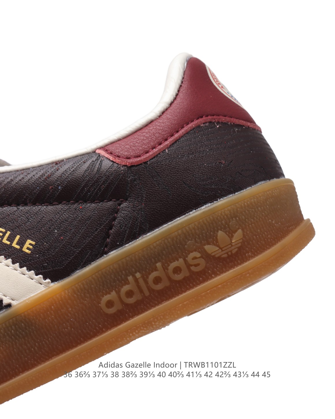 💰150
阿迪达斯 Adidas Originals Gazelle Indoor复古三叶草防滑透明橡胶板鞋经典运动鞋。这款经典鞋,忠于原版设计,缀撞色三条纹和鞋跟饰片。采用柔软皮鞋面,穿着舒适,搭配生胶外底,风格复古。用不同材料制作这款修长复古的从1970年代开始就很受欢迎的网球鞋。Gazelle Indoor拥有包边更宽的T字型鞋头，Gazelle开始将皮革材质引入训练鞋设计之中，从而减轻了运动员双脚的负担。当年这一改动也是为了更好的保护运动员的前掌，以及Gucci x Adidas Gazelle 系列就是以该鞋型为蓝本打造。• 常规型剪裁• 系带设计• 皮革鞋面• 织物衬里；生胶全包大底• 舒适OrthoLite®鞋垫• 脚感舒适。  

货号：IG1643
码数：36-45含半码
编码：TRWB1101ZZL