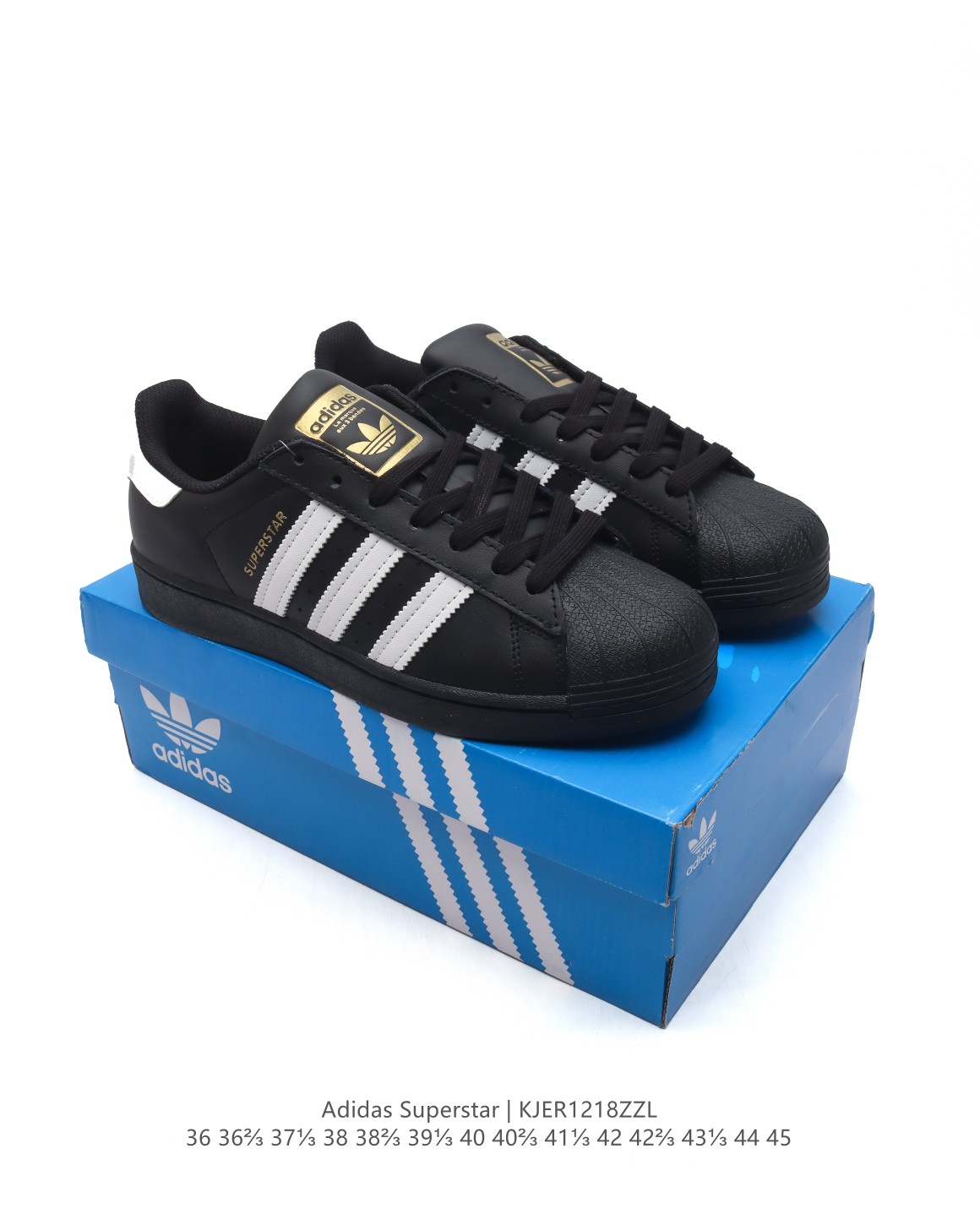 💰150
【头层皮】阿迪达斯 新款 ADIDAS SUPERSTAR 三叶草 经典贝壳头系列 新款休闲板鞋潮流男女士运动鞋 。鞋面柔软皮革材质 标志性的贝壳鞋头，锯齿三条纹，简约的线条。就连版型和比例，都在向1982年的鞋款致敬。可谓“形神兼备”的复刻。无论在哪，无论去哪，你或许都需要这样一双既舒适又时尚的鞋。1970年问世于篮球场的adidas Superstar，集舒适与时尚于一身。这款经典鞋，缀低调图案，灵感源自公共交通地图。设计简约，旨在伴你出行。心动不如行动，系好鞋带，出发吧。

货号：EG4958
码数：36-45含半码
编码：KJER1218ZZL