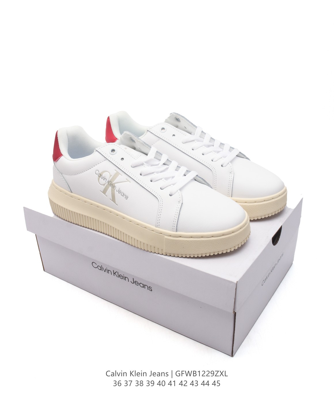 💰160
【新品🔥】Calvin Klein/卡文克莱 街头 低帮 运动潮流 复古 板鞋 Calvin Klein Jeans 24秋冬男女ck牛皮革拼接印花休闲运动阿甘鞋简约百搭 防滑耐磨休闲鞋，这双鞋子的颜值很高，搭配效果好，虽然实物比想象中轻，但舒适度还不错。建议搭配黑色休闲西裤可能会更好看，但总体来说，方头鞋在近年来很流行，可以根据个人喜好选择。

尺码:  36-45
编码:  GFWB1229