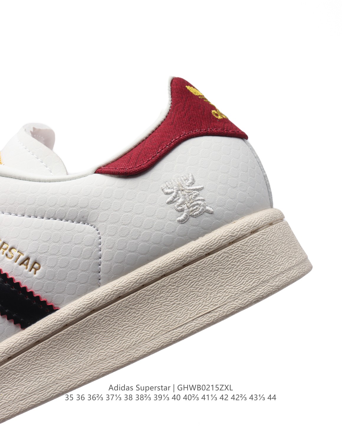 💰160
阿迪达斯 ADIDAS SUPERSTAR 三叶草☘️经典贝壳头系列 新款休闲板鞋潮流男女士运动鞋 。鞋面柔软皮革材质 标志性的贝壳鞋头,锯齿三条纹,简约的线条。就连版型和比例,都在向1982年的鞋款致敬。可谓“形神兼备”的复刻。无论在哪,无论去哪,你或许都需要这样一双既舒适又时尚的鞋。1970年问世于篮球场的adidas Superstar,集舒适与时尚于一身。这款经典鞋,缀低调图案,灵感源自公共交通地图。设计简约,旨在伴你出行。心动不如行动,系好鞋带,出发吧。
货号:ID1139
码数:35-44含半码
编码:GHWB0215