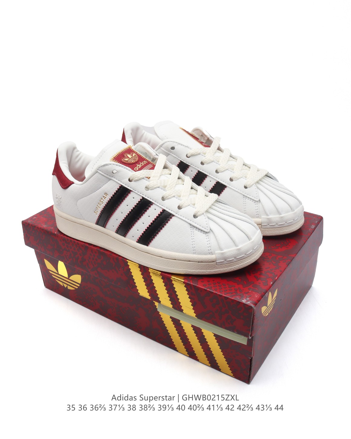 💰160
阿迪达斯 ADIDAS SUPERSTAR 三叶草☘️经典贝壳头系列 新款休闲板鞋潮流男女士运动鞋 。鞋面柔软皮革材质 标志性的贝壳鞋头,锯齿三条纹,简约的线条。就连版型和比例,都在向1982年的鞋款致敬。可谓“形神兼备”的复刻。无论在哪,无论去哪,你或许都需要这样一双既舒适又时尚的鞋。1970年问世于篮球场的adidas Superstar,集舒适与时尚于一身。这款经典鞋,缀低调图案,灵感源自公共交通地图。设计简约,旨在伴你出行。心动不如行动,系好鞋带,出发吧。
货号:ID1139
码数:35-44含半码
编码:GHWB0215