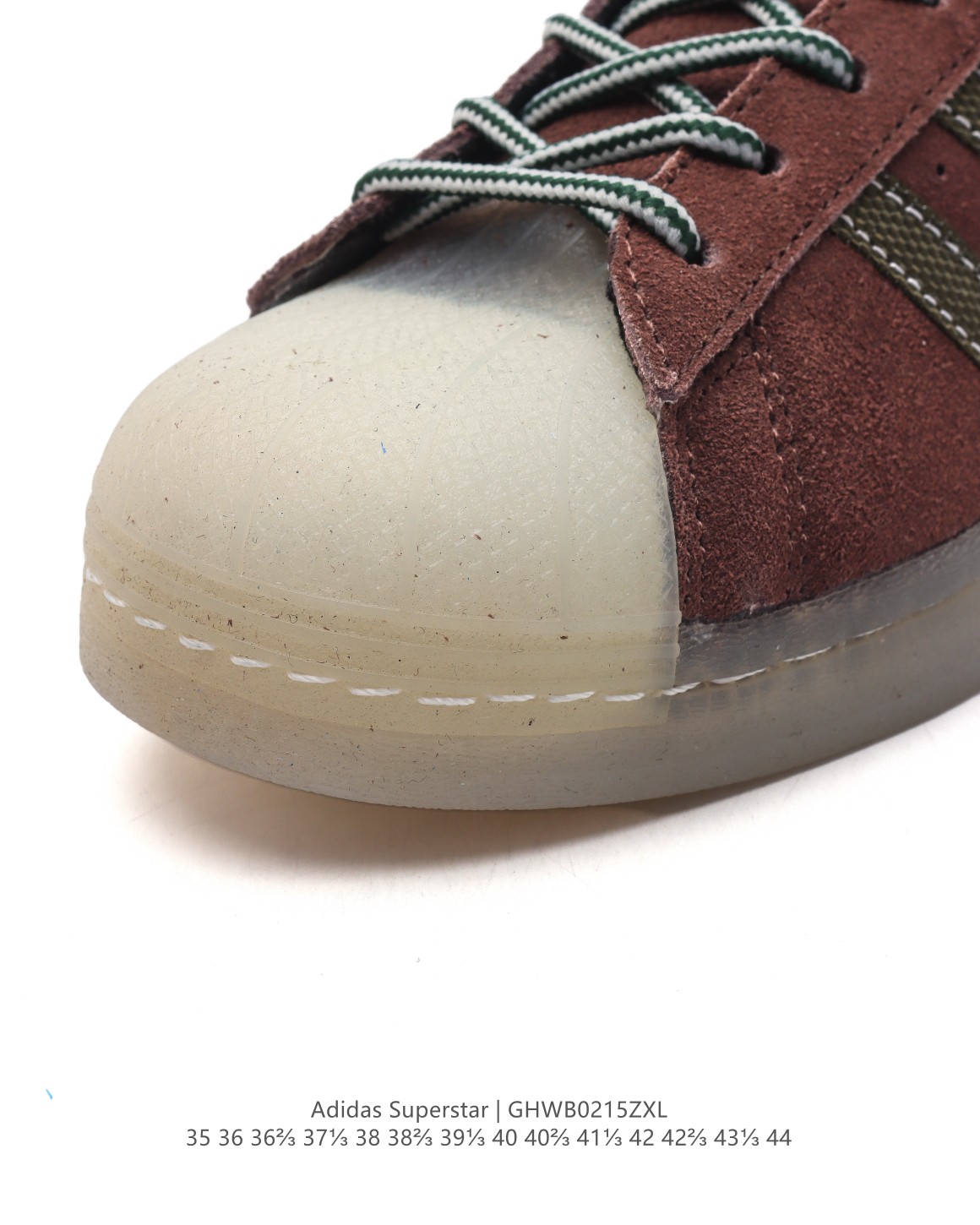 💰160
阿迪达斯 ADIDAS SUPERSTAR 三叶草☘️经典贝壳头系列 新款休闲板鞋潮流男女士运动鞋 。鞋面柔软皮革材质 标志性的贝壳鞋头,锯齿三条纹,简约的线条。就连版型和比例,都在向1982年的鞋款致敬。可谓“形神兼备”的复刻。无论在哪,无论去哪,你或许都需要这样一双既舒适又时尚的鞋。1970年问世于篮球场的adidas Superstar,集舒适与时尚于一身。这款经典鞋,缀低调图案,灵感源自公共交通地图。设计简约,旨在伴你出行。心动不如行动,系好鞋带,出发吧。
货号:ID1139
码数:35-44含半码
编码:GHWB0215