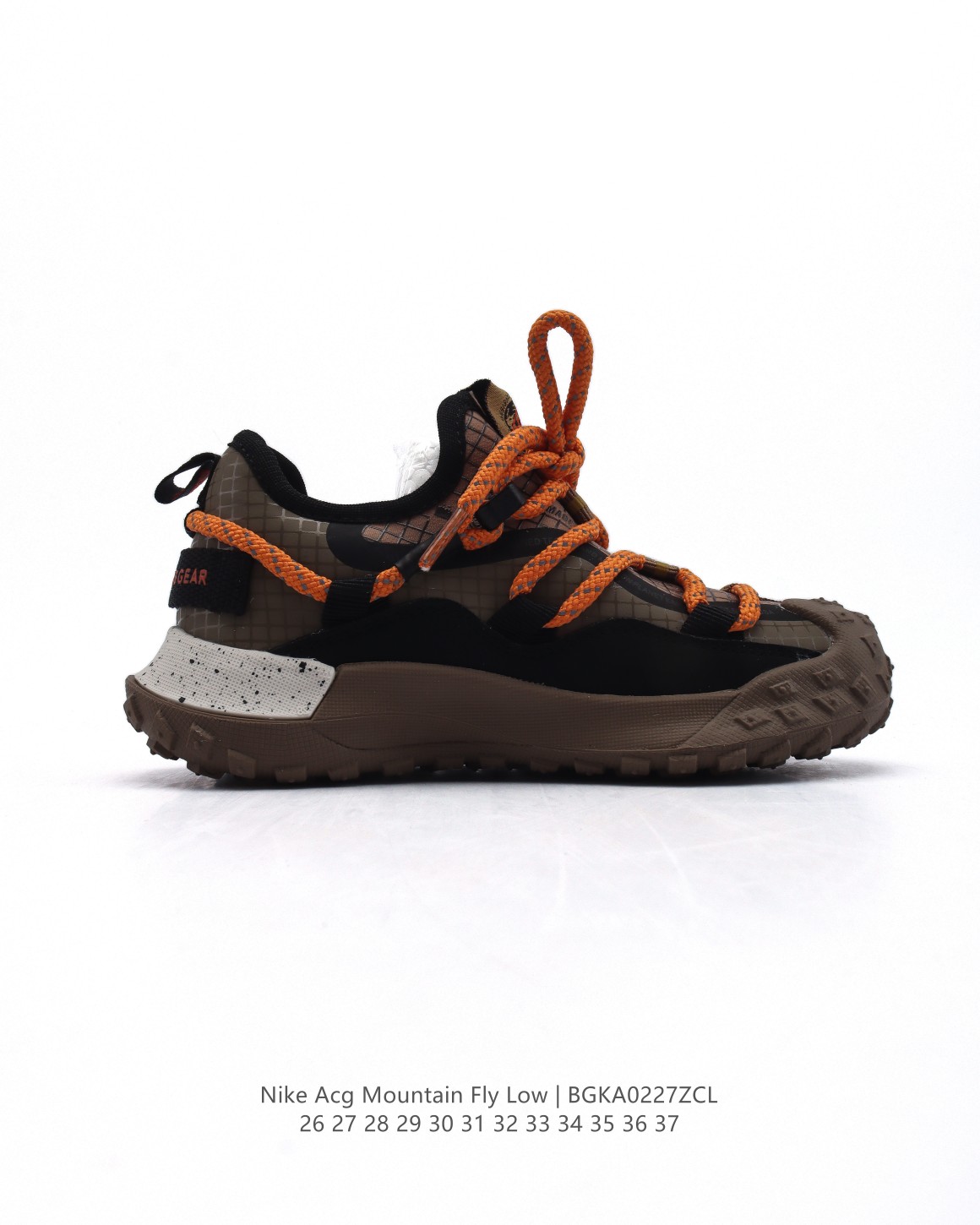 图片[3]-【童鞋】耐克 儿童运动鞋 Nike ACG Mountain Fly Low GTX SE 男女童运动鞋户外登山徒步鞋，采用匠心设计，打造耐穿迅疾风格，让你在沙漠、峡谷和深山中探险时也能像在城市一般轻松自在，从容应对多种挑战。鞋面采用 GORE-TEX 材料，质地轻盈、耐穿拒水，结合易于抽拉的系带系统，带来个性化穿着体验。粘性橡胶外底铸就适合攀岩的出众抓地力，柔软的 React 泡绵中底缔造非凡舒适感受，无论你是在城市健行，还是在野外攀岩，都能从容应对。   尺码：26-37-选品中心