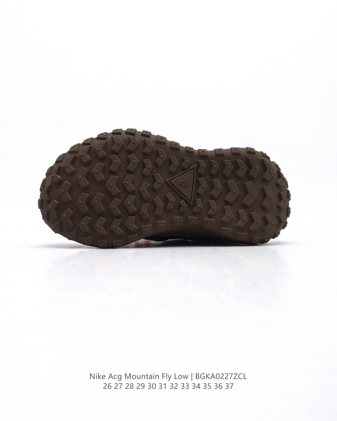 图片[6]-【童鞋】耐克 儿童运动鞋 Nike ACG Mountain Fly Low GTX SE 男女童运动鞋户外登山徒步鞋，采用匠心设计，打造耐穿迅疾风格，让你在沙漠、峡谷和深山中探险时也能像在城市一般轻松自在，从容应对多种挑战。鞋面采用 GORE-TEX 材料，质地轻盈、耐穿拒水，结合易于抽拉的系带系统，带来个性化穿着体验。粘性橡胶外底铸就适合攀岩的出众抓地力，柔软的 React 泡绵中底缔造非凡舒适感受，无论你是在城市健行，还是在野外攀岩，都能从容应对。   尺码：26-37-选品中心