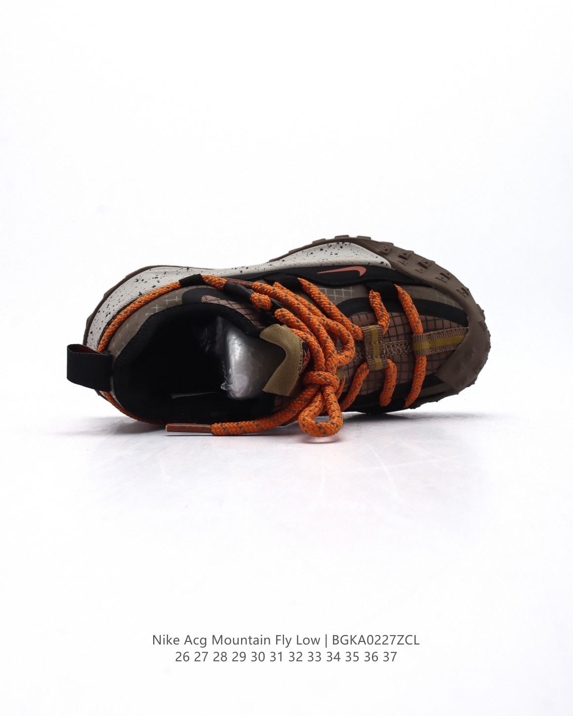 图片[4]-【童鞋】耐克 儿童运动鞋 Nike ACG Mountain Fly Low GTX SE 男女童运动鞋户外登山徒步鞋，采用匠心设计，打造耐穿迅疾风格，让你在沙漠、峡谷和深山中探险时也能像在城市一般轻松自在，从容应对多种挑战。鞋面采用 GORE-TEX 材料，质地轻盈、耐穿拒水，结合易于抽拉的系带系统，带来个性化穿着体验。粘性橡胶外底铸就适合攀岩的出众抓地力，柔软的 React 泡绵中底缔造非凡舒适感受，无论你是在城市健行，还是在野外攀岩，都能从容应对。   尺码：26-37-选品中心