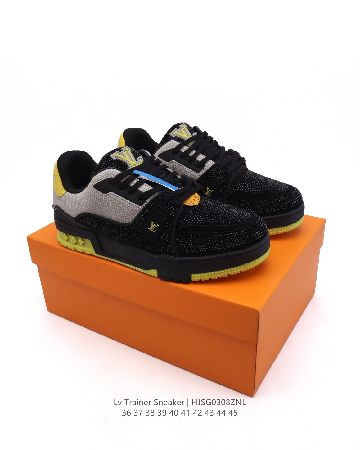 💰225
【公司级】路易威登 Louis Vuitton LV路易威登板鞋 贴钻 闪钻鞋面 时尚运动鞋潮厚底增高男女鞋。舒适防滑底和百搭性霸屏整个时尚娱乐圈,细节调整完美主义!采用柔软皮革拼接鞋面,独家开模大底, 侧边采用3D打印标志性Logo 尽显贵族时尚气息,配带正品全套包装。全新LV路易威登Louis vuitton Trainer Sneaker Low 休闲运动文化百搭板鞋。
类型:男女鞋
尺码:36-45
编码:HJSG0308ZNL