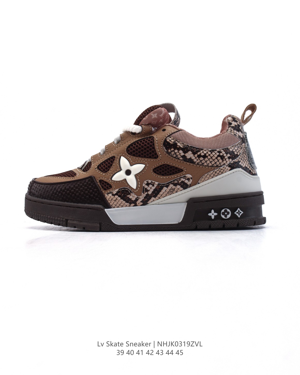 💰170【帝王版】LV Skate Sneaker LV面包鞋 LV四叶草 路易威登 2025年新款运动板鞋 蛇年限定 春夏秀场初次亮相，此次以粒面牛皮革焕新呈现。加垫鞋领和鞋舌援引滑板鞋设计，科技鞋带和橡胶外底完善整体。粒面牛皮革网面拼接鞋面，橡胶外底，鞋舌和鞋底 后部饰有 LV 标识。
尺码：36-45