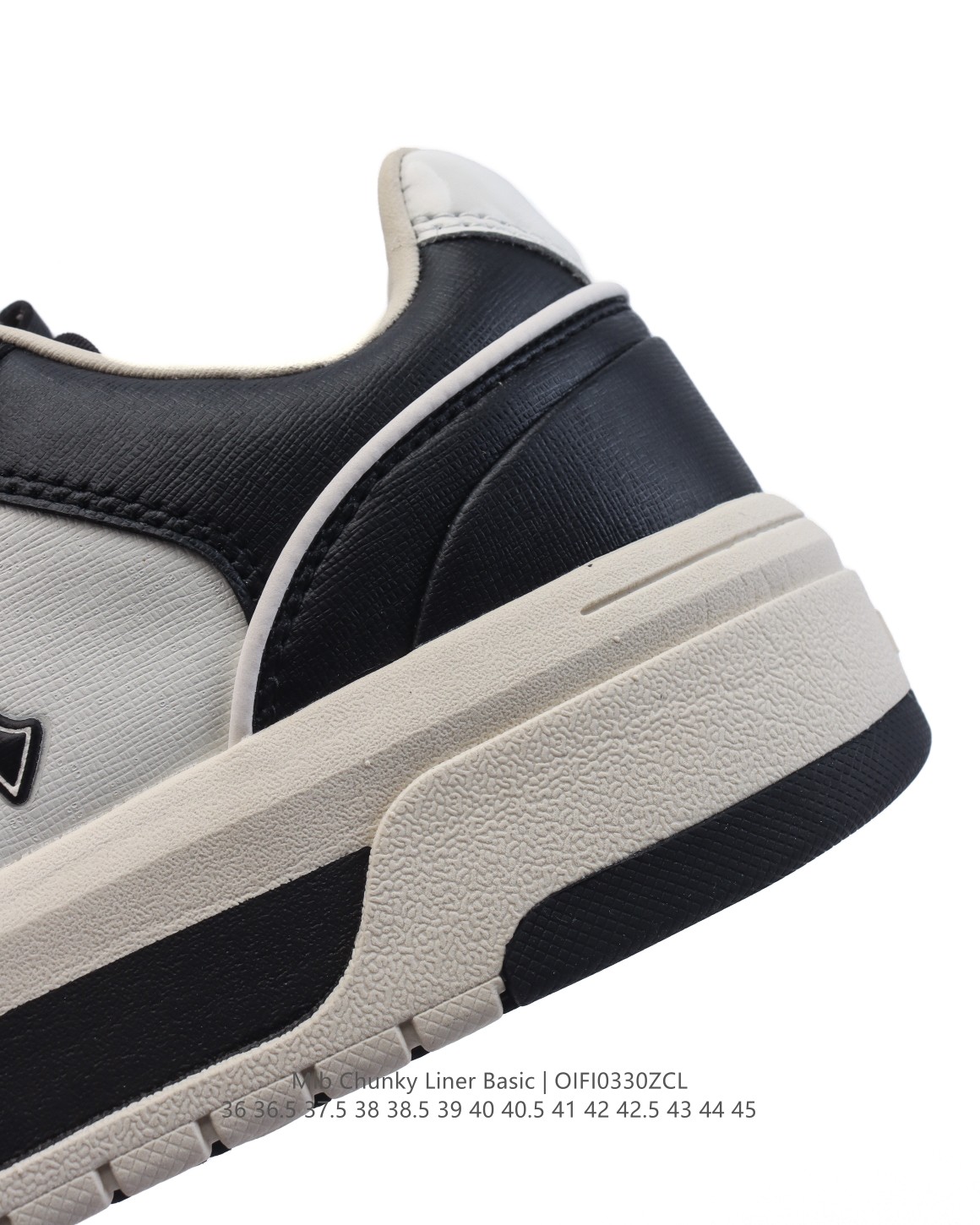  💰230
MLB Chunky Liner MID人气单品学长鞋系列轻量增高厚底百搭休闲运动板鞋轻便胶鞋 高级街头休閒品牌鞋。MLB CHUNKY LINER 学长鞋是从击球手打出的酷炫直击球中获得灵感,在原有鞋面的再生皮革上,加入了反光滚边细节线,并延续高帮与低帮两种鞋型,为各路潮流选手开辟全新“少年感”动线。除了复古style,也不乏这种颜色清新一些的款式,干干净净的少年感呼之欲出。

款号：3ASXCMN4N (GP108)
码数：36-45含半码
编码：OIFI0330ZCL