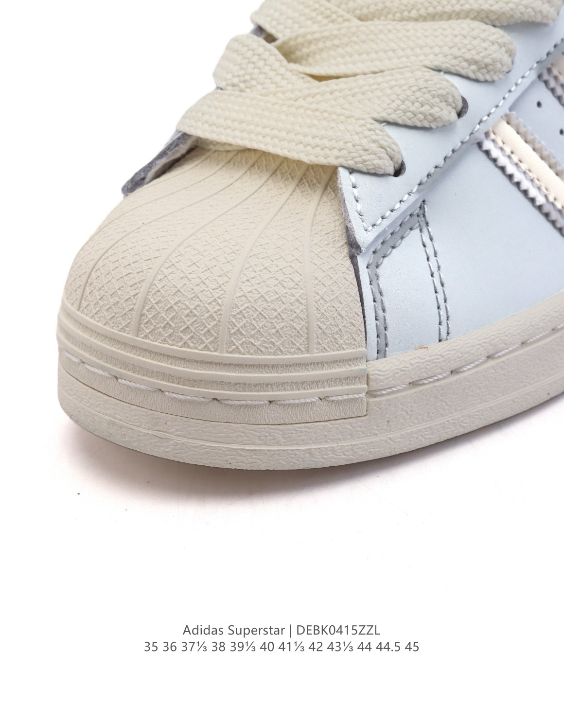 💰180
阿迪达斯 ADIDAS SUPERSTAR 三叶草☘️经典贝壳头系列 新款休闲板鞋潮流男女士运动鞋。鞋面柔软皮革材质 标志性的贝壳鞋头,锯齿三条纹,简约的线条。就连版型和比例,都在向1982年的鞋款致敬。可谓“形神兼备”的复刻。无论在哪,无论去哪,你或许都需要这样一双既舒适又时尚的鞋。1970年问世于篮球场的adidas Superstar,集舒适与时尚于一身。这款经典鞋,缀低调图案,灵感源自公共交通地图。设计简约,旨在伴你出行。心动不如行动,系好鞋带,出发吧。
货号:HD2204
码数:35-45
编码:DEBK0415ZZL