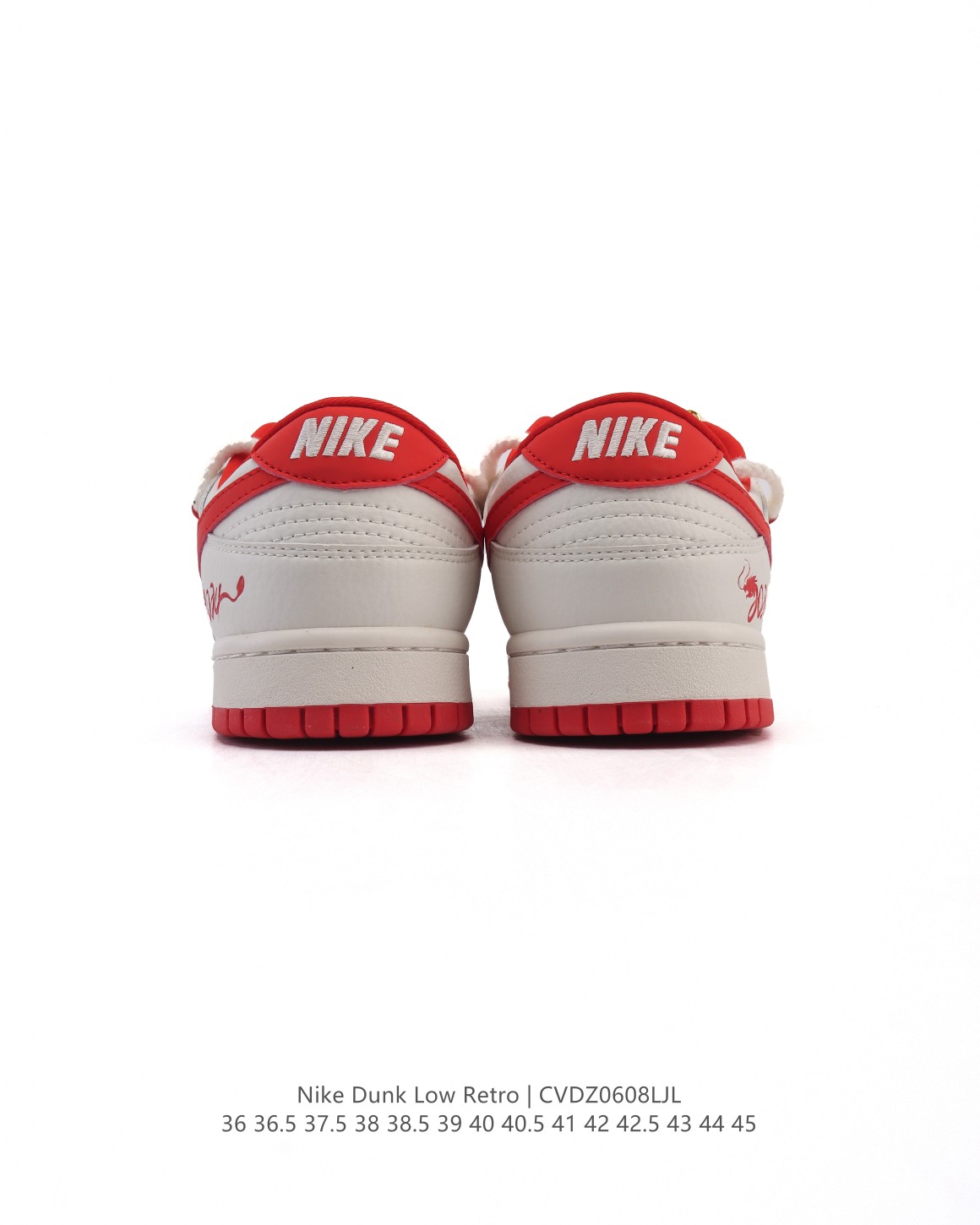 💰120
【特价🔥】耐克Nike Dunk Low 板鞋 SB系列经典百搭休闲运动板鞋 路易威登联名 解构绑带 双鞋带 2025年新款  蛇年限定。加厚鞋舌的填充，使舒适性大大提升，同时也更方便穿脱中底部分则加入了脚感柔软舒适ZoomAir气垫，有效吸收滑板等极限运动在落地时带来的冲击力，为街头运动者们提供更好的保护。

货号：XX9292
尺码：36 36.5 37.5 38 38.5 39 40 40.5 41 42 42.5 43 44 45
编码：CVDZ0608LJL