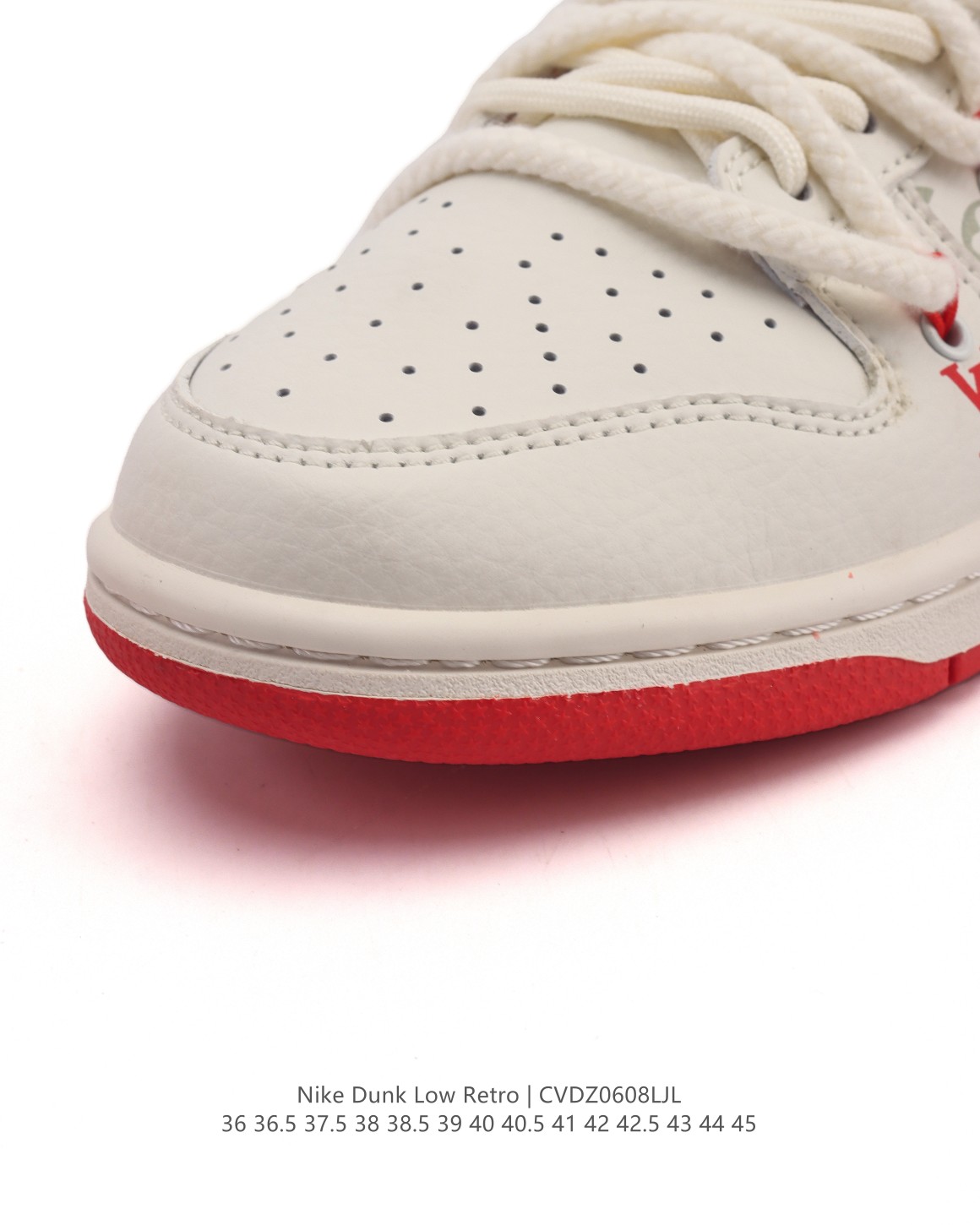 💰120
【特价🔥】耐克Nike Dunk Low 板鞋 SB系列经典百搭休闲运动板鞋 路易威登联名 解构绑带 双鞋带 2025年新款  蛇年限定。加厚鞋舌的填充，使舒适性大大提升，同时也更方便穿脱中底部分则加入了脚感柔软舒适ZoomAir气垫，有效吸收滑板等极限运动在落地时带来的冲击力，为街头运动者们提供更好的保护。

货号：XX9292
尺码：36 36.5 37.5 38 38.5 39 40 40.5 41 42 42.5 43 44 45
编码：CVDZ0608LJL