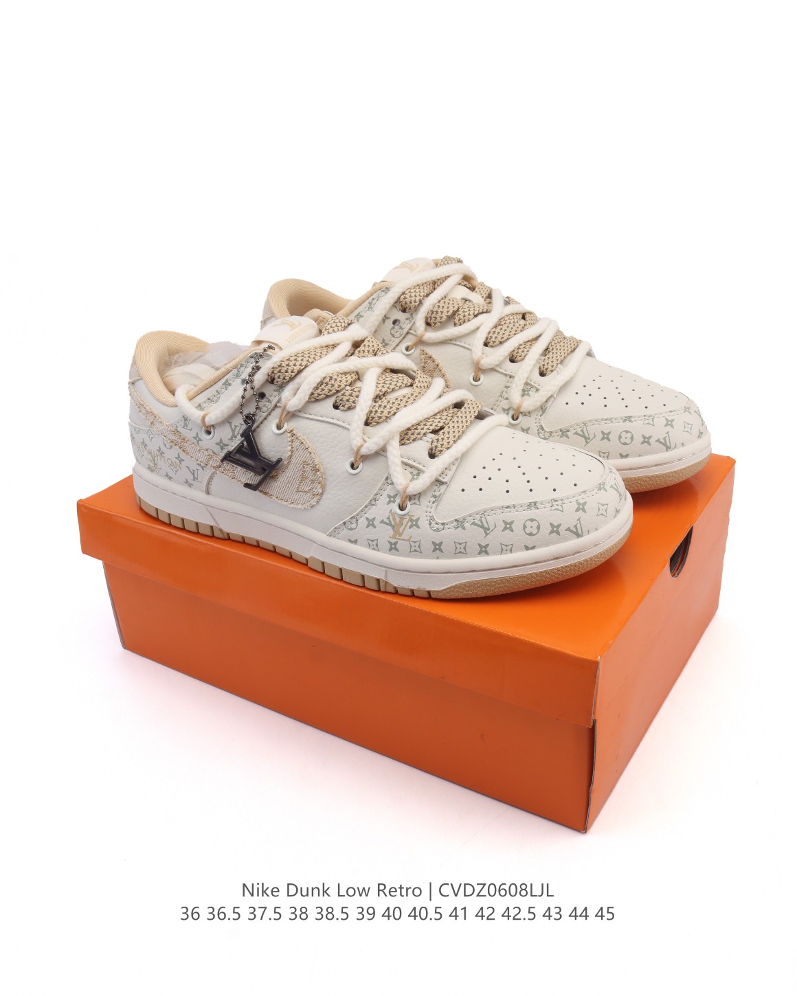 💰120
【特价🔥】耐克Nike Dunk Low 板鞋 SB系列经典百搭休闲运动板鞋 路易威登联名 解构绑带 双鞋带 2025年新款  蛇年限定。加厚鞋舌的填充，使舒适性大大提升，同时也更方便穿脱中底部分则加入了脚感柔软舒适ZoomAir气垫，有效吸收滑板等极限运动在落地时带来的冲击力，为街头运动者们提供更好的保护。

货号：XX9292
尺码：36 36.5 37.5 38 38.5 39 40 40.5 41 42 42.5 43 44 45
编码：CVDZ0608LJL
