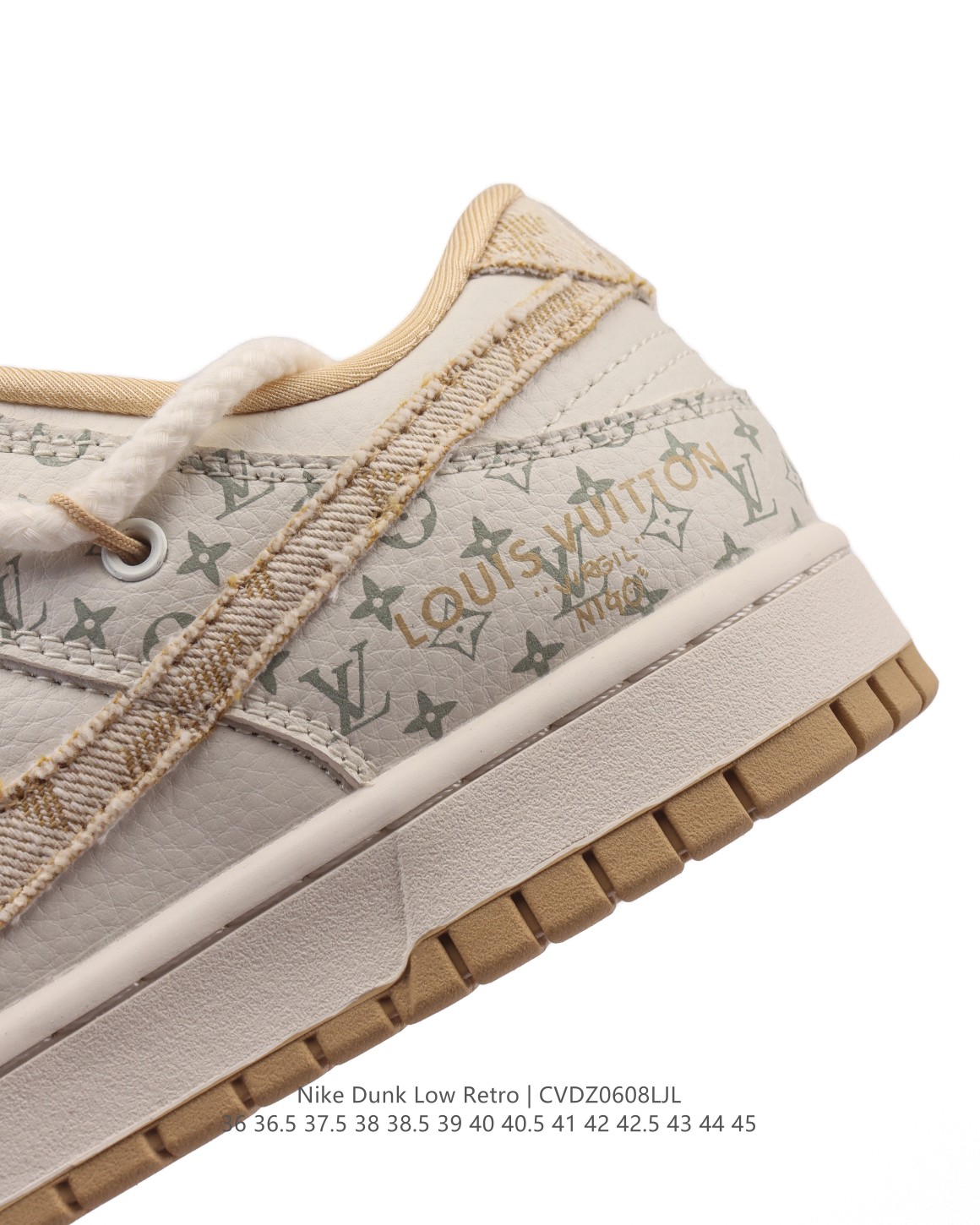 💰120
【特价🔥】耐克Nike Dunk Low 板鞋 SB系列经典百搭休闲运动板鞋 路易威登联名 解构绑带 双鞋带 2025年新款  蛇年限定。加厚鞋舌的填充，使舒适性大大提升，同时也更方便穿脱中底部分则加入了脚感柔软舒适ZoomAir气垫，有效吸收滑板等极限运动在落地时带来的冲击力，为街头运动者们提供更好的保护。

货号：XX9292
尺码：36 36.5 37.5 38 38.5 39 40 40.5 41 42 42.5 43 44 45
编码：CVDZ0608LJL