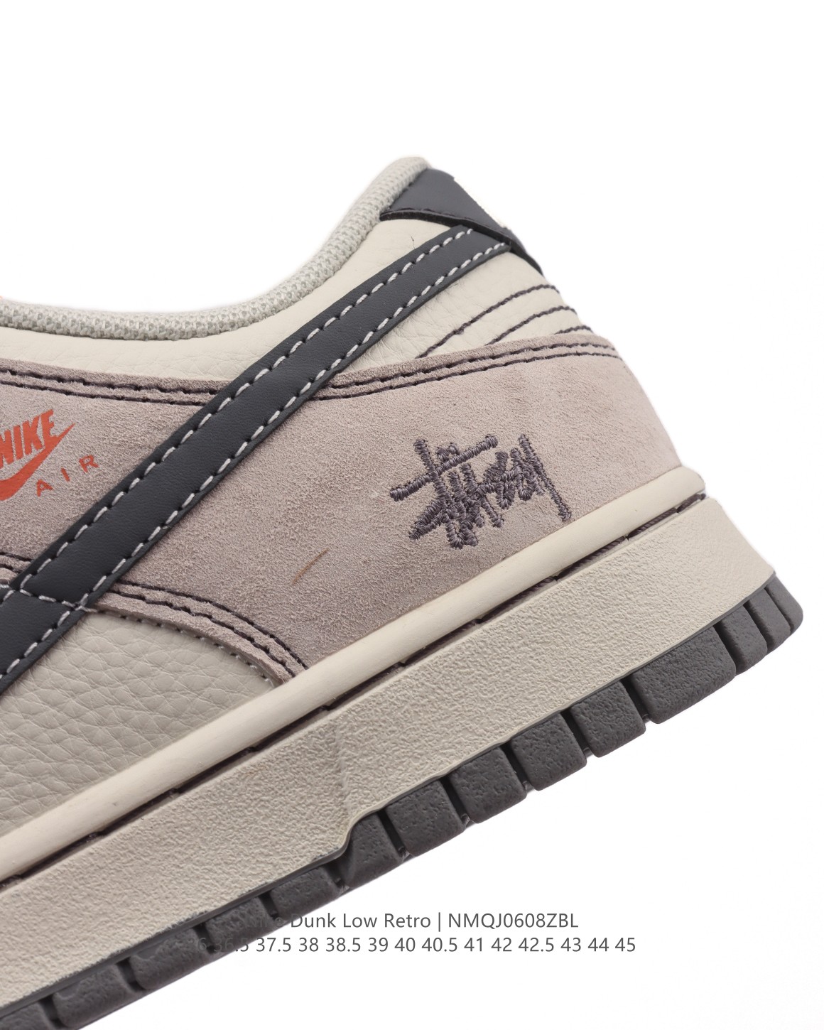 💰190
耐克 Nike Sb Dunk Low Pro 运动鞋复古板鞋 路易威登联名 潮滑板鞋。采用柔软皮革鞋面，经久耐穿，塑就如元年款 Dunk 般的复古质感。鞋头透气孔，搭配鞋口和鞋舌形状，忠实沿袭元年款经典外观。全掌型橡胶外底，造就非凡抓地力。Dunk 起初专为篮球运动打造，于 80 年代末成为滑板界新宠，现已跃升成为街头时尚标杆。加垫低帮鞋口结合耐穿外底，助你自信舞动。

货号：MM1089
码数：36-45含半码
编码：NMQJ0608ZBL