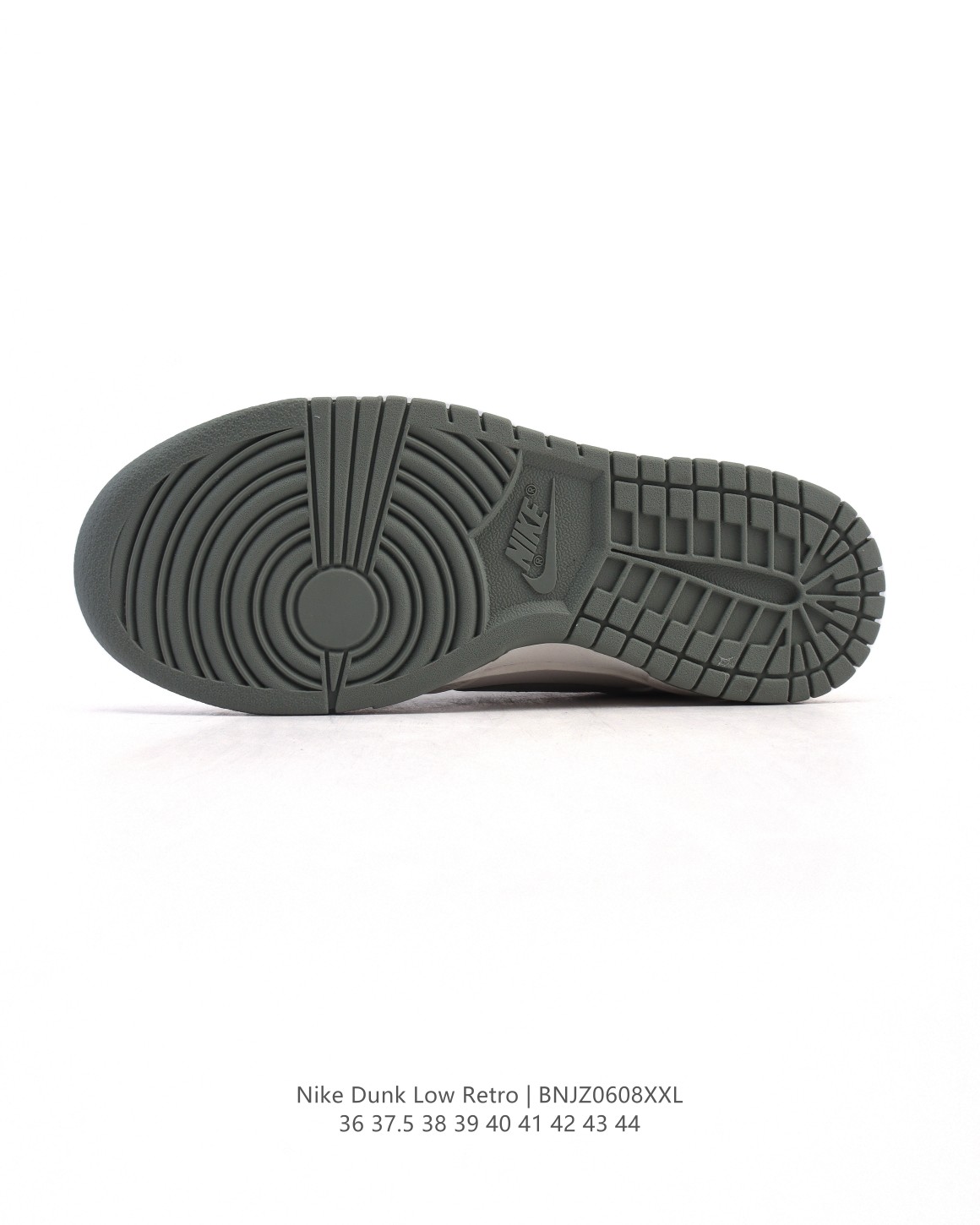 💰260
【公司级】耐克 Nike Sb Dunk Low Pro 运动鞋复古板鞋 潮滑板鞋。采用柔软皮革鞋面，经久耐穿，塑就如元年款 Dunk 般的复古质感。鞋头透气孔，搭配鞋口和鞋舌形状，忠实沿袭元年款经典外观。全掌型橡胶外底，造就非凡抓地力。Dunk 起初专为篮球运动打造，于 80 年代末成为滑板界新宠，现已跃升成为街头时尚标杆。加垫低帮鞋口结合耐穿外底，助你自信舞动。

货号：MM1089
码数：36-44
编码：BNJZ0608