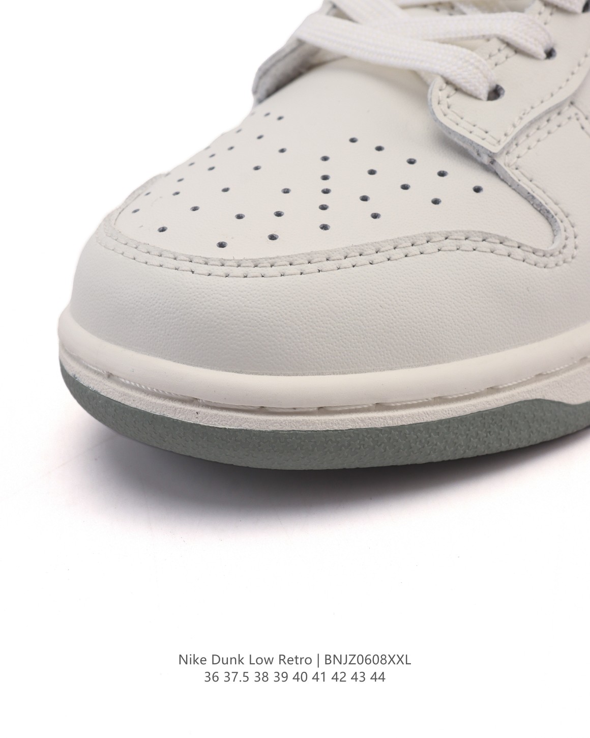 💰260
【公司级】耐克 Nike Sb Dunk Low Pro 运动鞋复古板鞋 潮滑板鞋。采用柔软皮革鞋面，经久耐穿，塑就如元年款 Dunk 般的复古质感。鞋头透气孔，搭配鞋口和鞋舌形状，忠实沿袭元年款经典外观。全掌型橡胶外底，造就非凡抓地力。Dunk 起初专为篮球运动打造，于 80 年代末成为滑板界新宠，现已跃升成为街头时尚标杆。加垫低帮鞋口结合耐穿外底，助你自信舞动。

货号：MM1089
码数：36-44
编码：BNJZ0608