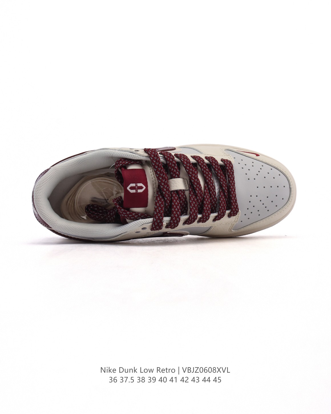 💰280
【公司级】耐克 Nike Sb Dunk Low Pro 运动鞋复古板鞋 潮滑板鞋。采用柔软皮革鞋面，经久耐穿，塑就如元年款 Dunk 般的复古质感。鞋头透气孔，搭配鞋口和鞋舌形状，忠实沿袭元年款经典外观。全掌型橡胶外底，造就非凡抓地力。Dunk 起初专为篮球运动打造，于 80 年代末成为滑板界新宠，现已跃升成为街头时尚标杆。加垫低帮鞋口结合耐穿外底，助你自信舞动。

货号：MM1089
码数：36-45
编码：VBJZ0608XVL