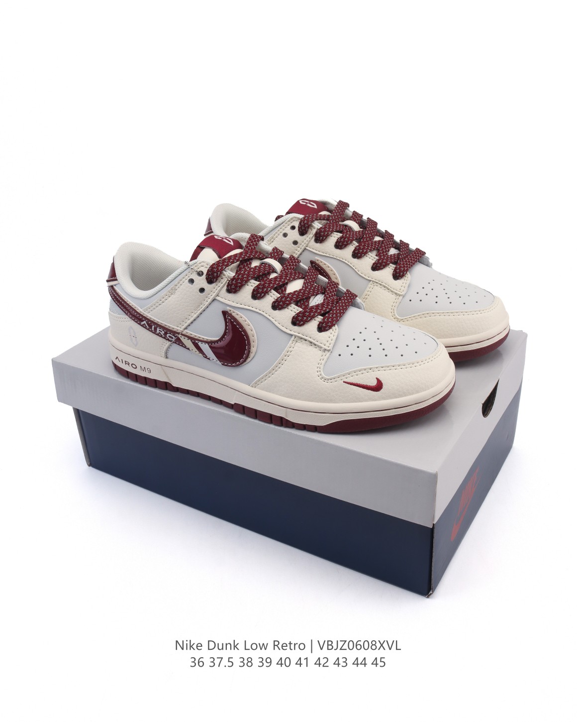 💰280
【公司级】耐克 Nike Sb Dunk Low Pro 运动鞋复古板鞋 潮滑板鞋。采用柔软皮革鞋面，经久耐穿，塑就如元年款 Dunk 般的复古质感。鞋头透气孔，搭配鞋口和鞋舌形状，忠实沿袭元年款经典外观。全掌型橡胶外底，造就非凡抓地力。Dunk 起初专为篮球运动打造，于 80 年代末成为滑板界新宠，现已跃升成为街头时尚标杆。加垫低帮鞋口结合耐穿外底，助你自信舞动。

货号：MM1089
码数：36-45
编码：VBJZ0608XVL