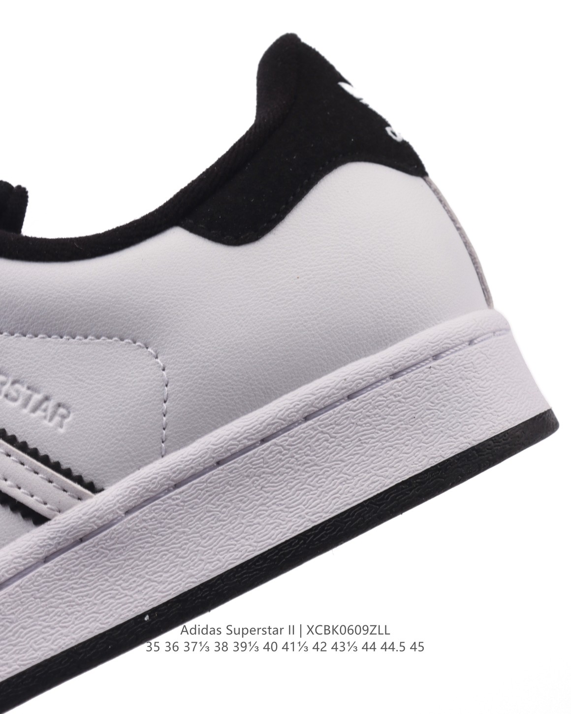 💰140
真标 阿迪达斯 ADIDAS SUPERSTAR 2025年新款鞋子 蛇年新款经典贝壳头系列 新款休闲板鞋潮流男女士运动鞋。鞋面柔软皮革拼接材质 标志性的贝壳鞋头，简约的线条。就连版型和比例，都在向1982年的鞋款致敬。可谓“形神兼备”的复刻。无论在哪，无论去哪，你或许都需要这样一双既舒适又时尚的鞋。1970年问世于篮球场的adidas Superstar，集舒适与时尚于一身。这款经典鞋，缀低调图案，灵感源自公共交通地图。设计简约，旨在伴你出行。心动不如行动，系好鞋带，出发吧。

货号：JI0318
码数：35-45
编码：XCBK0609ZLL