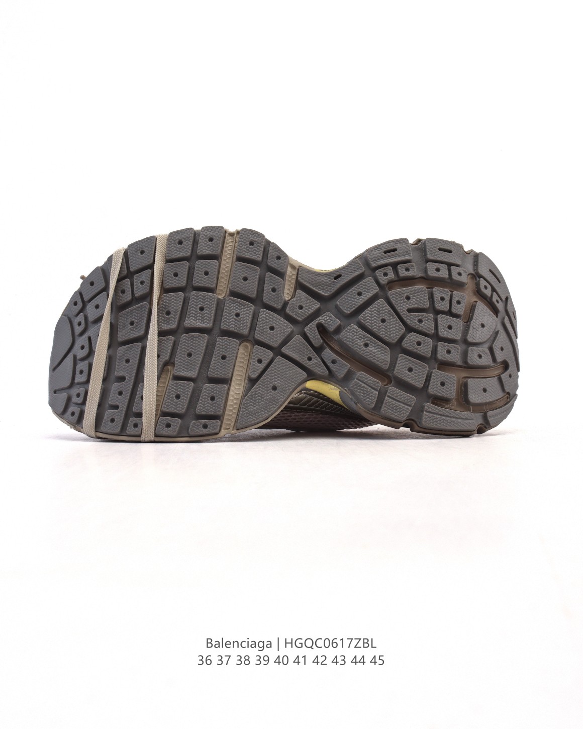 💰190
【公司级】巴黎世家 BALENCIAGA 3XL Sneakers 巴黎世家 十代网布系带低帮走秀复古老爹运动鞋 透气网纱 网面 材料和聚氨酯 磨损效果 鞋头边缘和后帮 Balenciaga 徽标 鞋面和后跟凸印尺码 鞋舌 3XL 橡胶品牌标识和反光细节 鞋帮拉袢和鞋舌拉祥 配反光细节 备用鞋带在鞋履前侧 可在穿着前取下 便于不同造型搭配 正常尺码。 

尺码：36-45
编码：HGQC0617ZBL