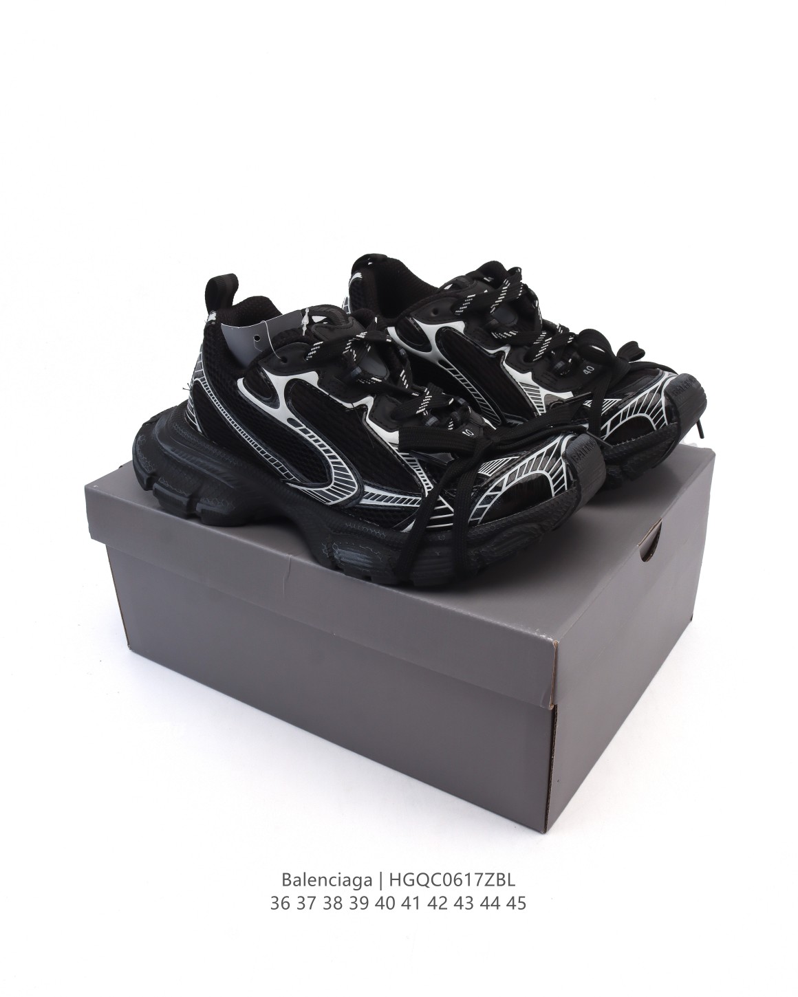 💰190
【公司级】巴黎世家 BALENCIAGA 3XL Sneakers 巴黎世家 十代网布系带低帮走秀复古老爹运动鞋 透气网纱 网面 材料和聚氨酯 磨损效果 鞋头边缘和后帮 Balenciaga 徽标 鞋面和后跟凸印尺码 鞋舌 3XL 橡胶品牌标识和反光细节 鞋帮拉袢和鞋舌拉祥 配反光细节 备用鞋带在鞋履前侧 可在穿着前取下 便于不同造型搭配 正常尺码。 

尺码：36-45
编码：HGQC0617ZBL