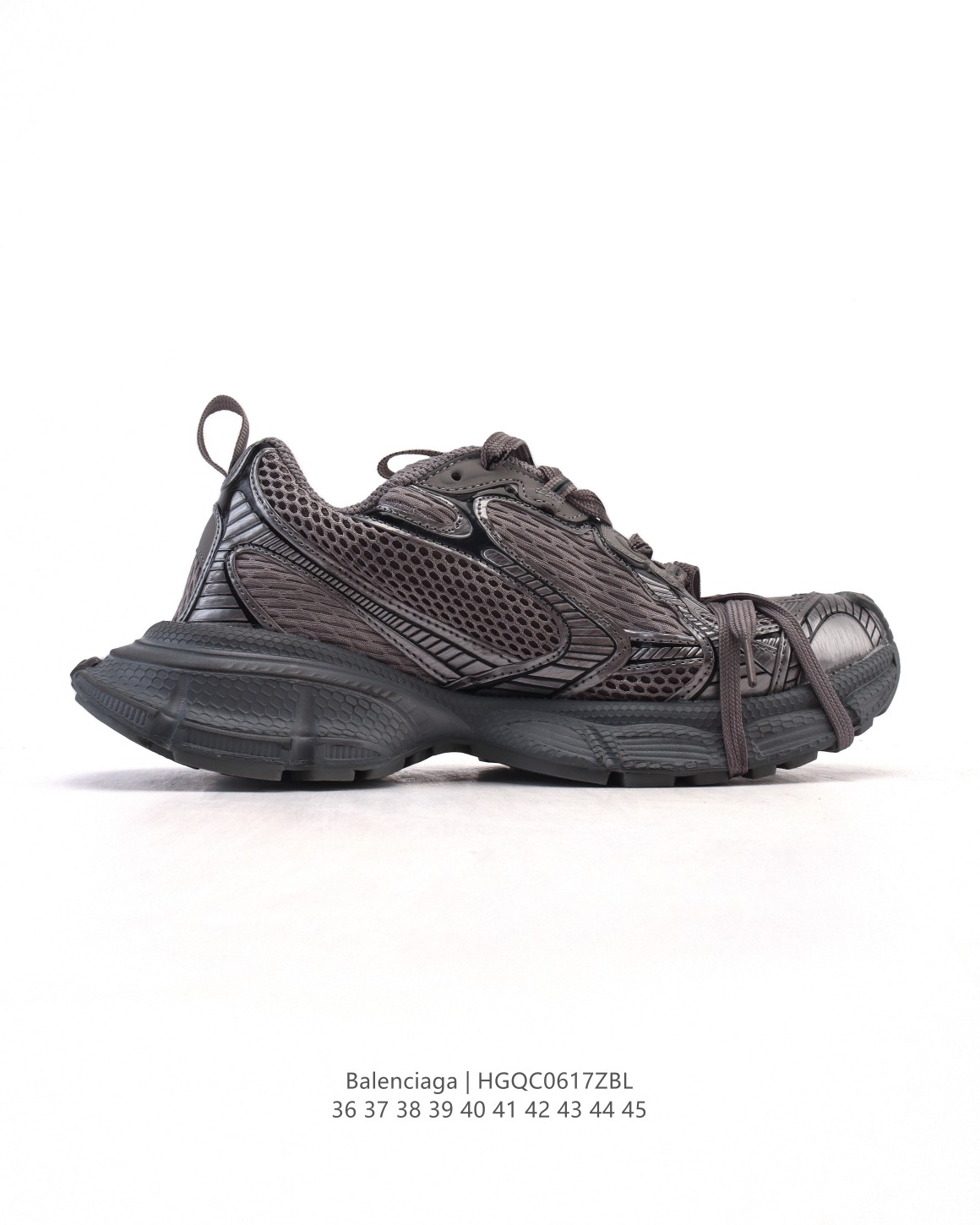💰190
【公司级】巴黎世家 BALENCIAGA 3XL Sneakers 巴黎世家 十代网布系带低帮走秀复古老爹运动鞋 透气网纱 网面 材料和聚氨酯 磨损效果 鞋头边缘和后帮 Balenciaga 徽标 鞋面和后跟凸印尺码 鞋舌 3XL 橡胶品牌标识和反光细节 鞋帮拉袢和鞋舌拉祥 配反光细节 备用鞋带在鞋履前侧 可在穿着前取下 便于不同造型搭配 正常尺码。 

尺码：36-45
编码：HGQC0617ZBL