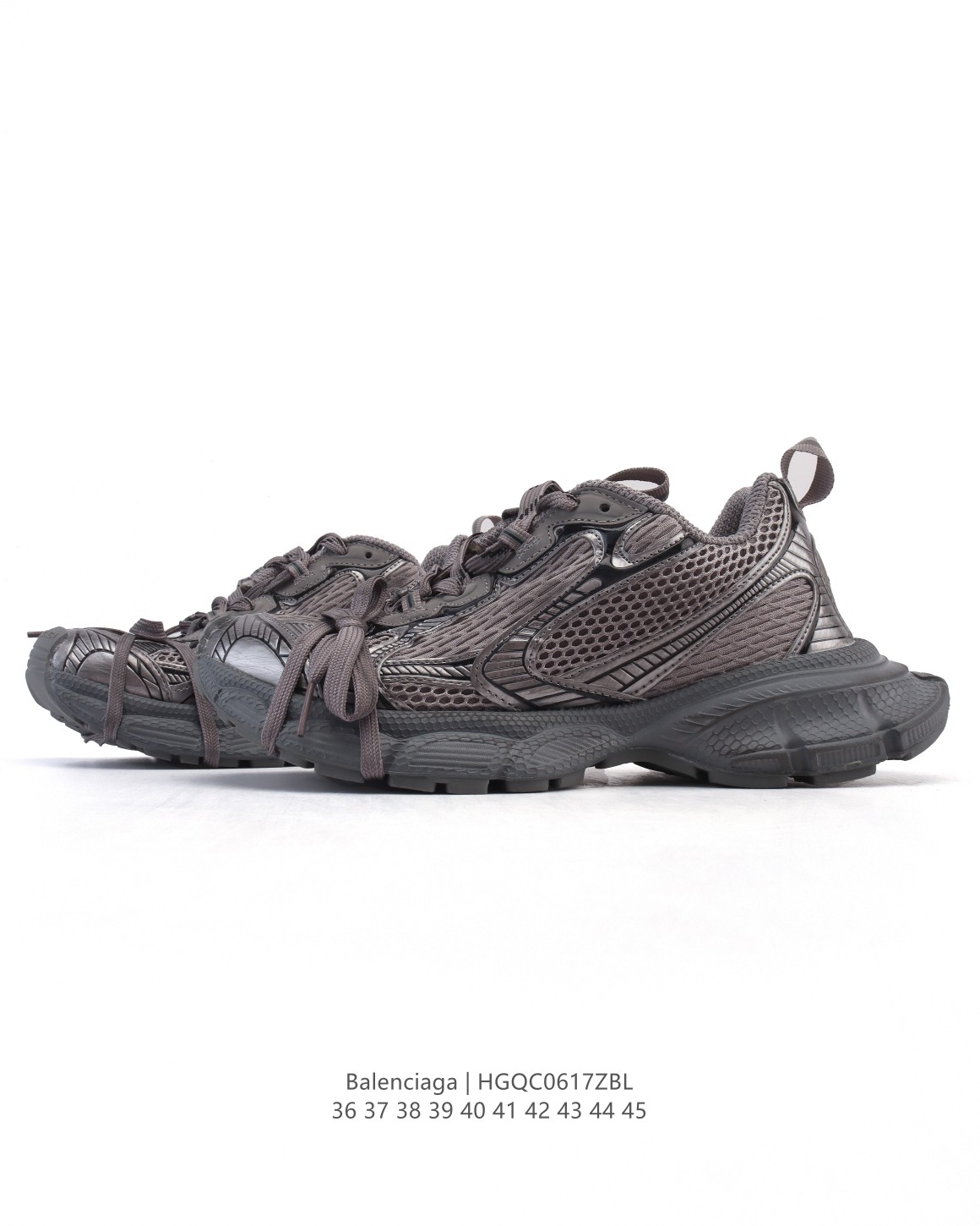💰190
【公司级】巴黎世家 BALENCIAGA 3XL Sneakers 巴黎世家 十代网布系带低帮走秀复古老爹运动鞋 透气网纱 网面 材料和聚氨酯 磨损效果 鞋头边缘和后帮 Balenciaga 徽标 鞋面和后跟凸印尺码 鞋舌 3XL 橡胶品牌标识和反光细节 鞋帮拉袢和鞋舌拉祥 配反光细节 备用鞋带在鞋履前侧 可在穿着前取下 便于不同造型搭配 正常尺码。 

尺码：36-45
编码：HGQC0617ZBL
