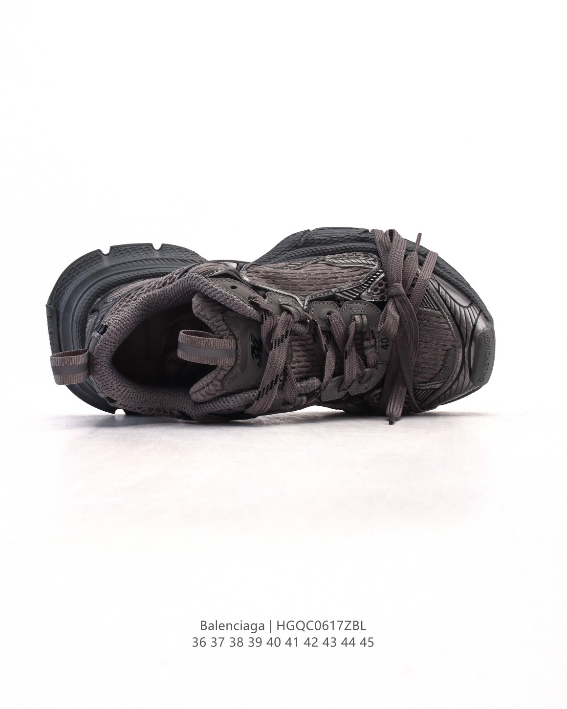 💰190
【公司级】巴黎世家 BALENCIAGA 3XL Sneakers 巴黎世家 十代网布系带低帮走秀复古老爹运动鞋 透气网纱 网面 材料和聚氨酯 磨损效果 鞋头边缘和后帮 Balenciaga 徽标 鞋面和后跟凸印尺码 鞋舌 3XL 橡胶品牌标识和反光细节 鞋帮拉袢和鞋舌拉祥 配反光细节 备用鞋带在鞋履前侧 可在穿着前取下 便于不同造型搭配 正常尺码。 

尺码：36-45
编码：HGQC0617ZBL