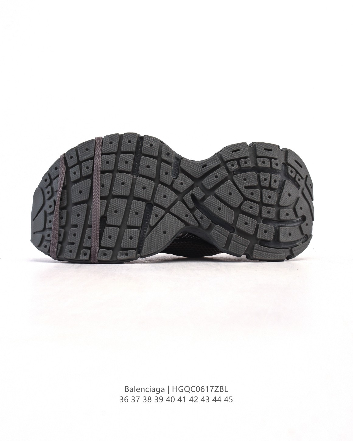 💰190
【公司级】巴黎世家 BALENCIAGA 3XL Sneakers 巴黎世家 十代网布系带低帮走秀复古老爹运动鞋 透气网纱 网面 材料和聚氨酯 磨损效果 鞋头边缘和后帮 Balenciaga 徽标 鞋面和后跟凸印尺码 鞋舌 3XL 橡胶品牌标识和反光细节 鞋帮拉袢和鞋舌拉祥 配反光细节 备用鞋带在鞋履前侧 可在穿着前取下 便于不同造型搭配 正常尺码。 

尺码：36-45
编码：HGQC0617ZBL