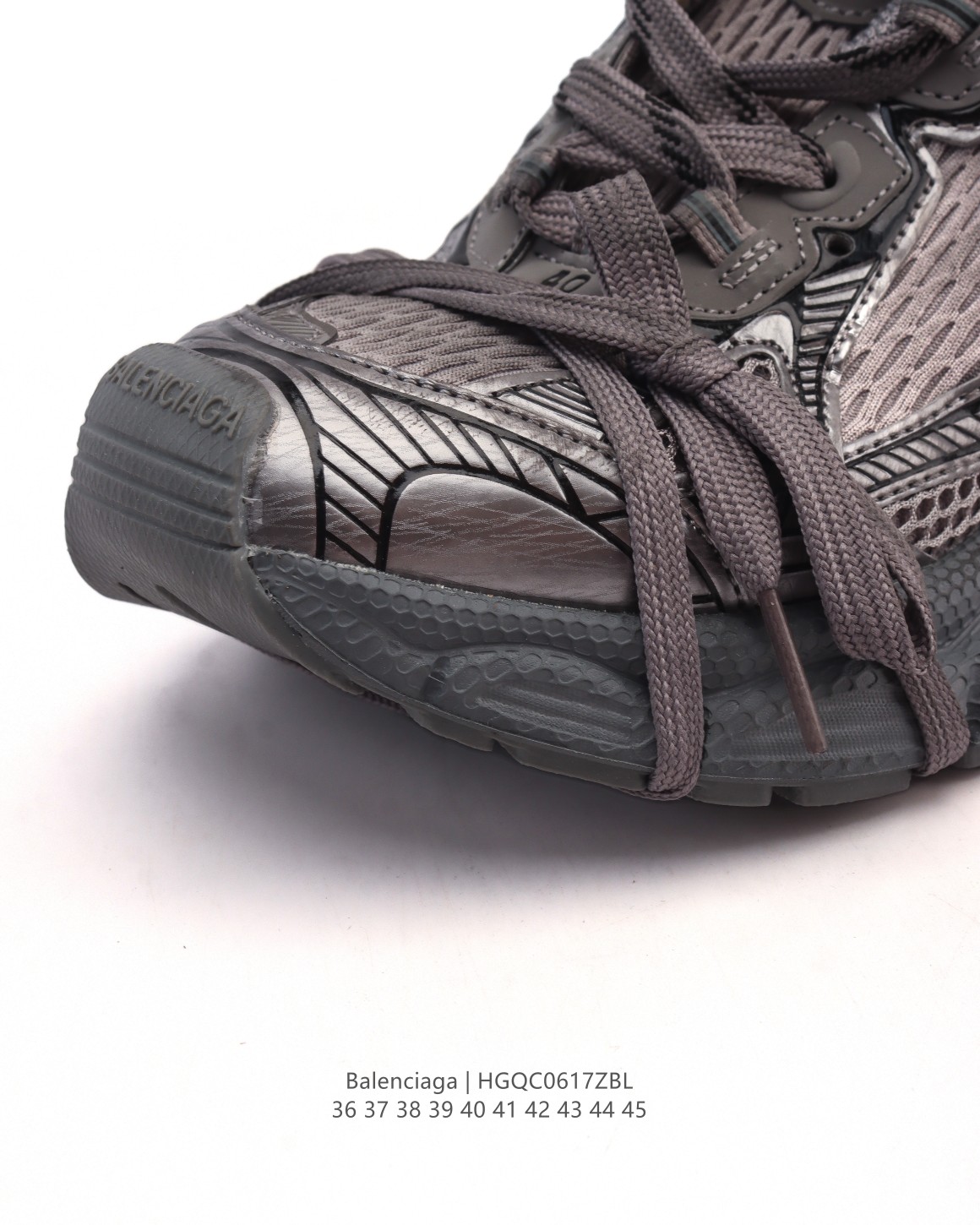💰190
【公司级】巴黎世家 BALENCIAGA 3XL Sneakers 巴黎世家 十代网布系带低帮走秀复古老爹运动鞋 透气网纱 网面 材料和聚氨酯 磨损效果 鞋头边缘和后帮 Balenciaga 徽标 鞋面和后跟凸印尺码 鞋舌 3XL 橡胶品牌标识和反光细节 鞋帮拉袢和鞋舌拉祥 配反光细节 备用鞋带在鞋履前侧 可在穿着前取下 便于不同造型搭配 正常尺码。 

尺码：36-45
编码：HGQC0617ZBL