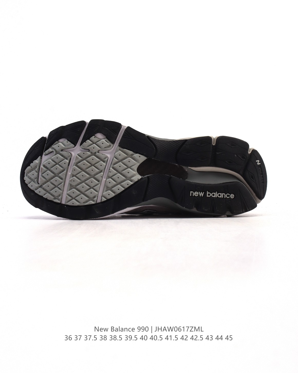 💰210
【公司级】新百伦 New Balance NB990 V3系列 高端美产990系列简约经典舒适百搭时尚复古休闲鞋缓震透气跑步鞋。该鞋款采用MCD(Motion Control Device)足跟稳定系统,这个在当时研发出的足跟稳定系统非常成功,现如今仍被应用于NewBalance的鞋款上。发布于1982年的NewBalance990,不仅和Nike的Air Force1同年诞生,而且其定价在当时整个球鞋业内是最昂贵的鞋子之一。ENCAP缓震中底,增加了鞋中段的稳定性和承托能力。专利吸震鞋垫,避免脊椎、膝盖、脚踝受到不当的地面反作用力的挤压。鞋底中间就是碳纤板了,加强支撑力。鞋跟处还有限定版特有的logo。
类型:男女鞋
货号:U990BB4
码数:36-45含半码
编码:JHAW0617ZML