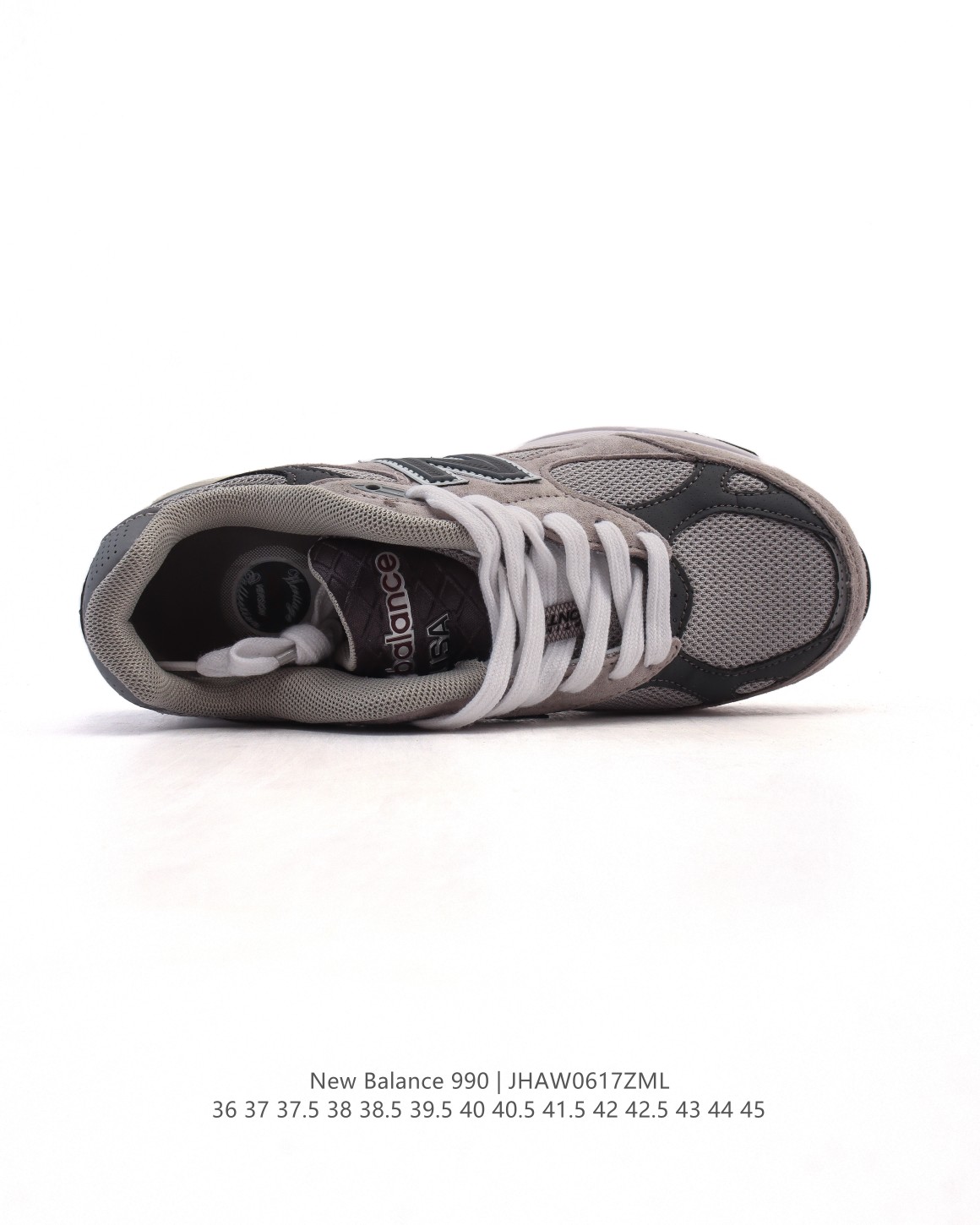 💰210
【公司级】新百伦 New Balance NB990 V3系列 高端美产990系列简约经典舒适百搭时尚复古休闲鞋缓震透气跑步鞋。该鞋款采用MCD(Motion Control Device)足跟稳定系统,这个在当时研发出的足跟稳定系统非常成功,现如今仍被应用于NewBalance的鞋款上。发布于1982年的NewBalance990,不仅和Nike的Air Force1同年诞生,而且其定价在当时整个球鞋业内是最昂贵的鞋子之一。ENCAP缓震中底,增加了鞋中段的稳定性和承托能力。专利吸震鞋垫,避免脊椎、膝盖、脚踝受到不当的地面反作用力的挤压。鞋底中间就是碳纤板了,加强支撑力。鞋跟处还有限定版特有的logo。
类型:男女鞋
货号:U990BB4
码数:36-45含半码
编码:JHAW0617ZML