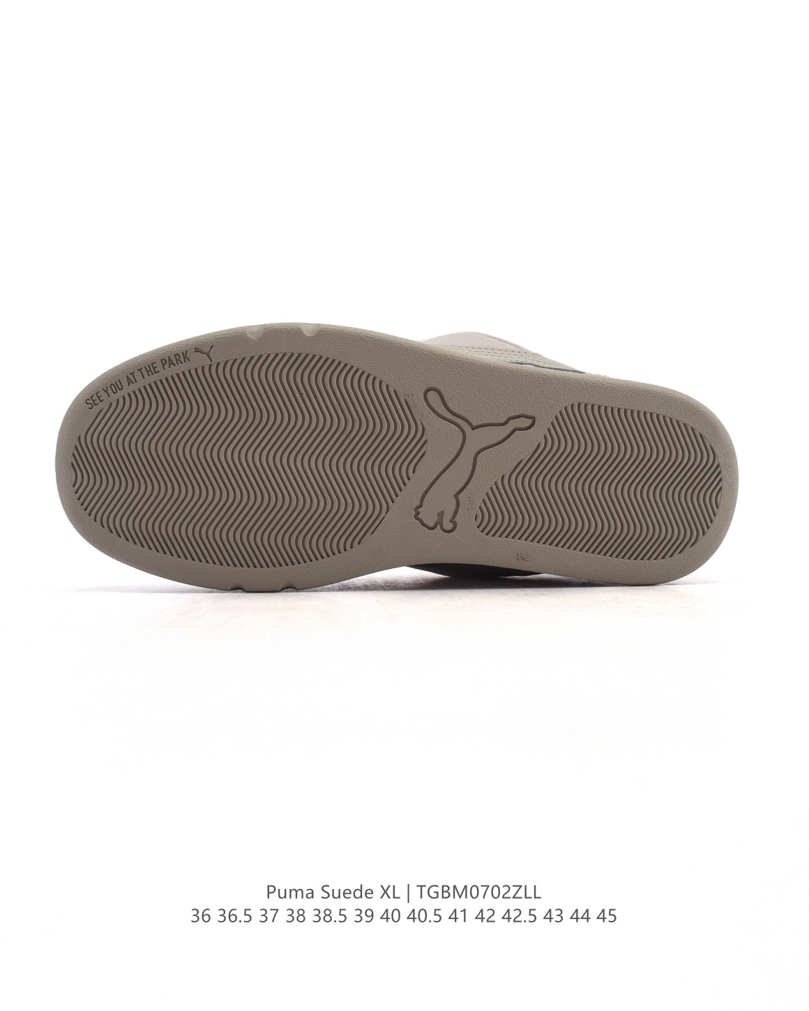 💰150版本
彪马（PUMA）休闲板鞋 Suede XL系列经典帆布厚底防滑耐磨舒适透气运动鞋 新年穿有型/时尚/穿搭/球鞋/穿搭/时尚/潮流/面包鞋/PUMA面包鞋，情侣必备！这款PUMA Suede XL面包鞋，以其宽大厚实的鞋型和复古潮流感吸引眼球。👟帆布材质，让鞋面质感柔软细腻，彰显高品质。👣 圆润饱满的鞋头设计，不仅保护脚趾，还增加了鞋子的立体感。👂 宽大的鞋舌，印有经典的PUMA标志或其他品牌标识🌀 与鞋面颜色相配的纯色鞋带，穿过金属或塑料质地的鞋眼，确保穿着舒适稳定。🛤️ 橡胶大底，质地坚韧，耐磨防滑，科学设计的鞋底纹路提供良好抓地力。💑 作为情侣款，鞋子设计注重男女通用风格，让情侣双方穿着时展现协调统一的视觉效果。

尺码：36-45含半码秀
编码：TGBM0702ZLL