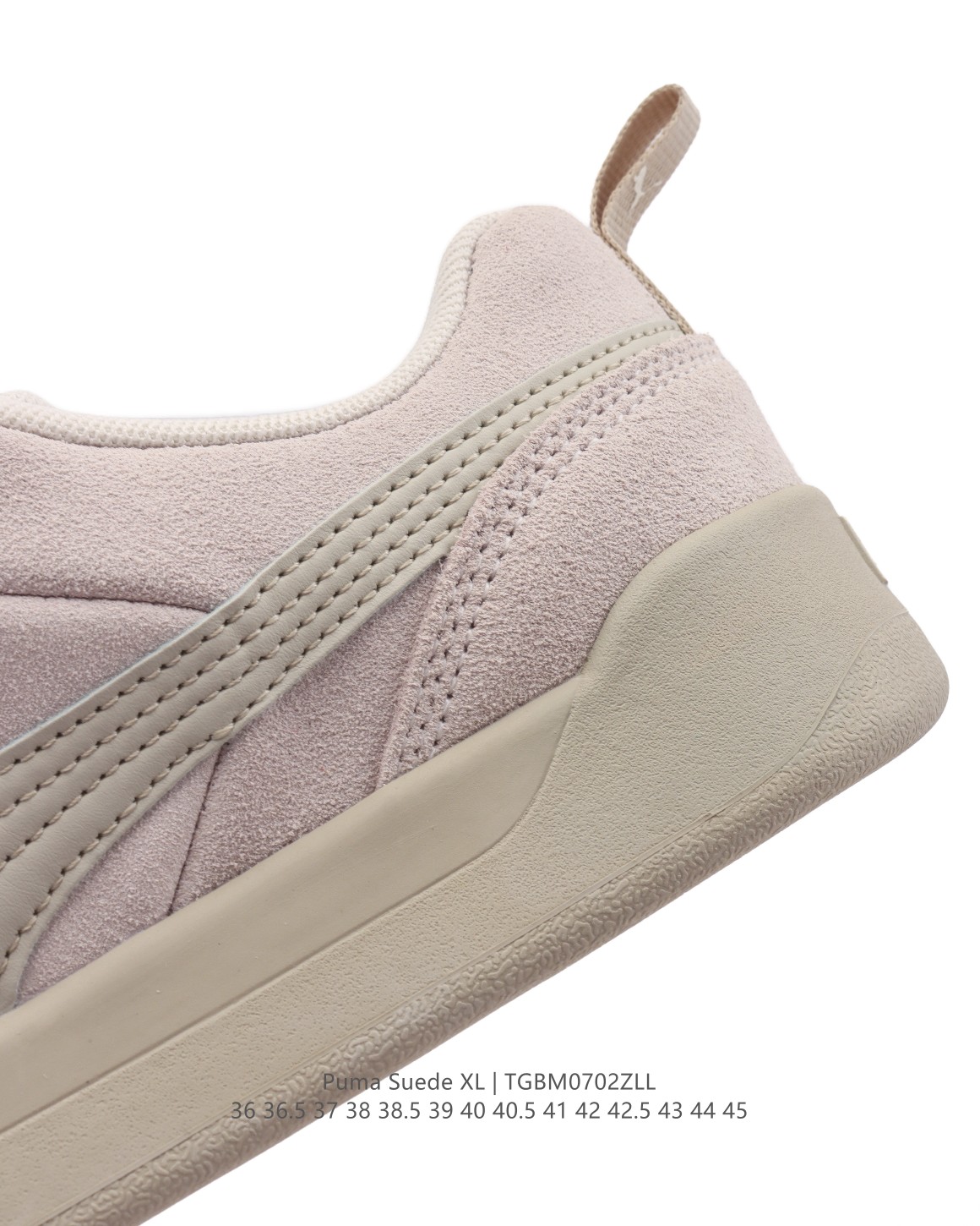 💰150版本
彪马（PUMA）休闲板鞋 Suede XL系列经典帆布厚底防滑耐磨舒适透气运动鞋 新年穿有型/时尚/穿搭/球鞋/穿搭/时尚/潮流/面包鞋/PUMA面包鞋，情侣必备！这款PUMA Suede XL面包鞋，以其宽大厚实的鞋型和复古潮流感吸引眼球。👟帆布材质，让鞋面质感柔软细腻，彰显高品质。👣 圆润饱满的鞋头设计，不仅保护脚趾，还增加了鞋子的立体感。👂 宽大的鞋舌，印有经典的PUMA标志或其他品牌标识🌀 与鞋面颜色相配的纯色鞋带，穿过金属或塑料质地的鞋眼，确保穿着舒适稳定。🛤️ 橡胶大底，质地坚韧，耐磨防滑，科学设计的鞋底纹路提供良好抓地力。💑 作为情侣款，鞋子设计注重男女通用风格，让情侣双方穿着时展现协调统一的视觉效果。

尺码：36-45含半码秀
编码：TGBM0702ZLL
