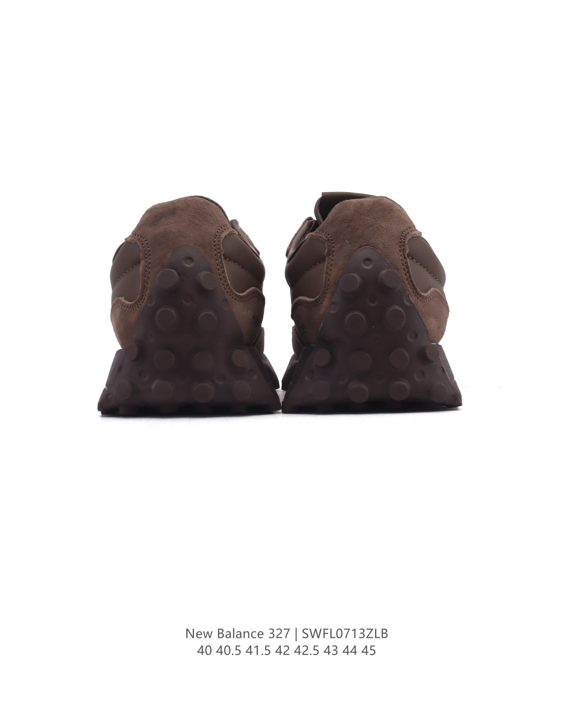 💰165
NB 新百伦 New Balance 327系列复古休闲运动慢跑鞋时尚男女运动鞋 以更纯粹的复古风格设计打造的全新造型 侧身还以解构设计，将 N 字标志以做旧压花样式呈现 样式别具新意。麂皮、冲孔皮革的塑造 则呈现出高级怀旧气质，也让鞋款在奢华时装风格与运动氛围之间达到了平衡。鞋身采用猪巴革麂皮织物等物料拼接构成 中底高弹PU材质及满丁防滑橡胶外底。

类型：男女鞋
货号：U327LZ
尺码：40 - 45含半码
编码：SWFL0713ZLB