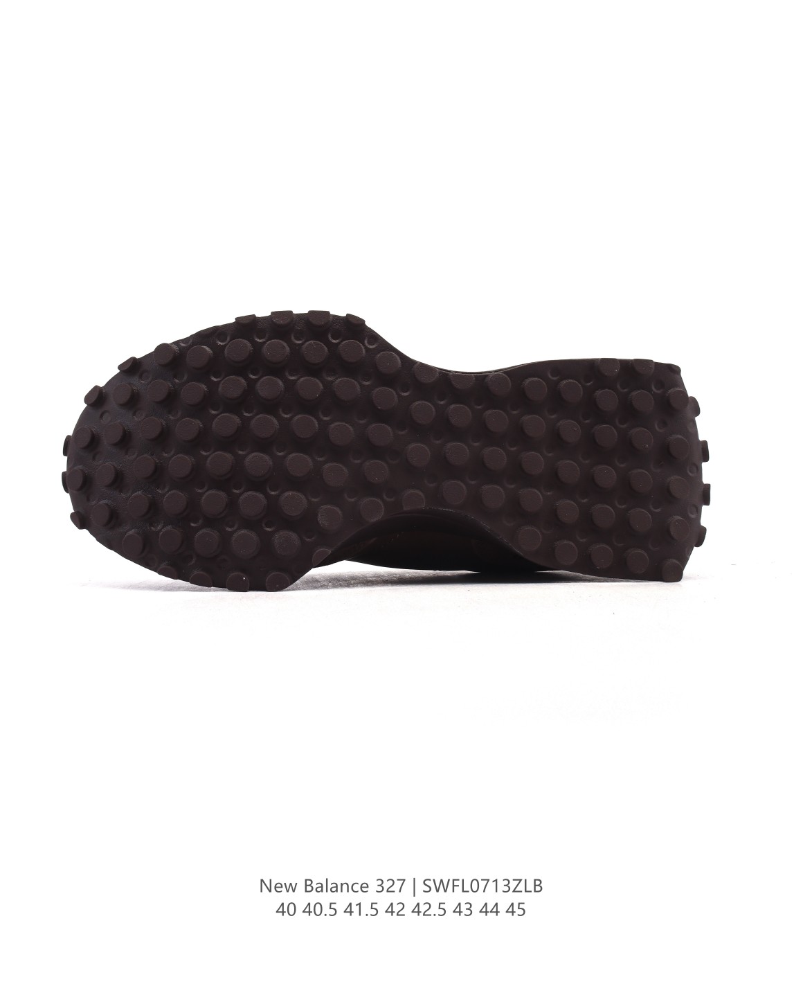 💰165
NB 新百伦 New Balance 327系列复古休闲运动慢跑鞋时尚男女运动鞋 以更纯粹的复古风格设计打造的全新造型 侧身还以解构设计，将 N 字标志以做旧压花样式呈现 样式别具新意。麂皮、冲孔皮革的塑造 则呈现出高级怀旧气质，也让鞋款在奢华时装风格与运动氛围之间达到了平衡。鞋身采用猪巴革麂皮织物等物料拼接构成 中底高弹PU材质及满丁防滑橡胶外底。

类型：男女鞋
货号：U327LZ
尺码：40 - 45含半码
编码：SWFL0713ZLB
