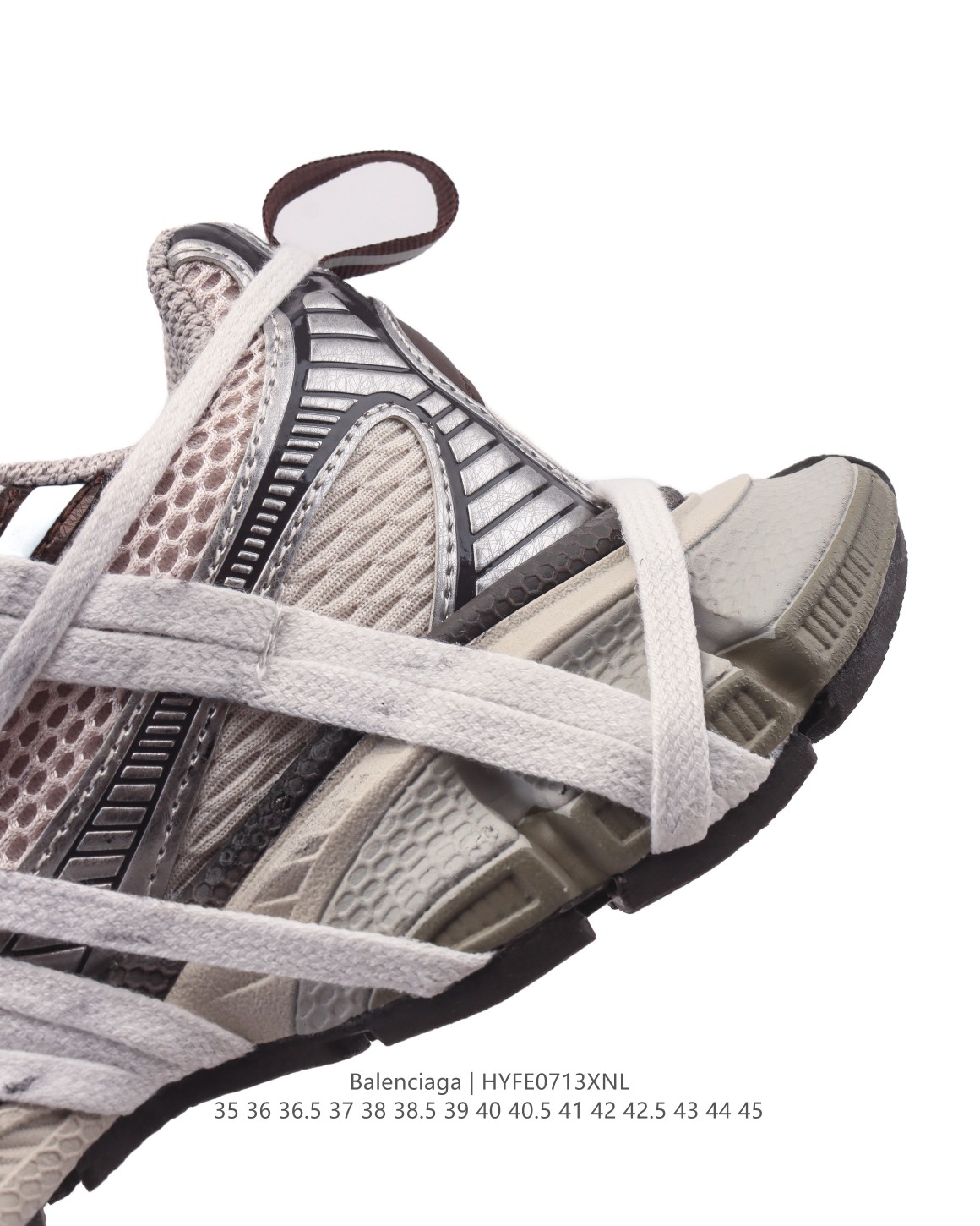 💰340
【公司级】巴黎世家 BALENCIAGA 3XL Sneakers 巴黎世家 十代网布系带低帮走秀复古老爹运动鞋 解构绑带 透气网纱 网面 材料和聚氨酯 磨损效果 鞋头边缘和后帮 Balenciaga 徽标 鞋面和后跟凸印尺码 鞋舌 3XL 橡胶品牌标识和反光细节 鞋帮拉袢和鞋舌拉祥 配反光细节 备用鞋带在鞋履前侧 可在穿着前取下 便于不同造型搭配 正常尺码。 

尺码：35-45含半码
编码：HYFE0713XNL