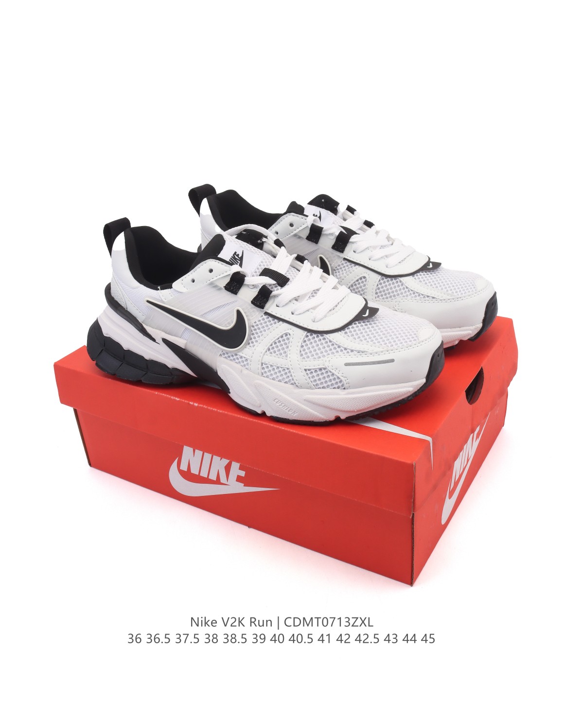 💰180
【公司级】Nike/耐克 V2K Run 减震防滑 复古低帮运动跑步鞋 超火复古跑鞋,采用太空革组合呼吸网眼布鞋面材质,搭载正确4层组合底模!!,嵌入TPU加固稳定模块,双层MD发泡缓震中底及防滑橡胶底片❗️最近在时尚圈又掀起了一阵流行复古风,比如 Vomero 5、Nike Initiator.... 等款式的鞋子可谓是火到不行,Nike这双完美平替 Balenciaga 3XL的Nike V2K Run Runtekk 也是许多潮人争相入手的鞋子之一。鞋款以山峰白为主色调,混搭富有光泽感的金属色元素,鞋身半透明塑料装饰,则借鉴自经典 Nike Vomero 5,营造出丰富层次感。此外,洋溢着复古美感的泡绵中底和厚实后跟设计,为你塑就舒适迈步体验,同时也为整体造型加分。
类型:男女鞋
货号:HJ4497
尺码:36-45含半码
编码:CDMT0713
