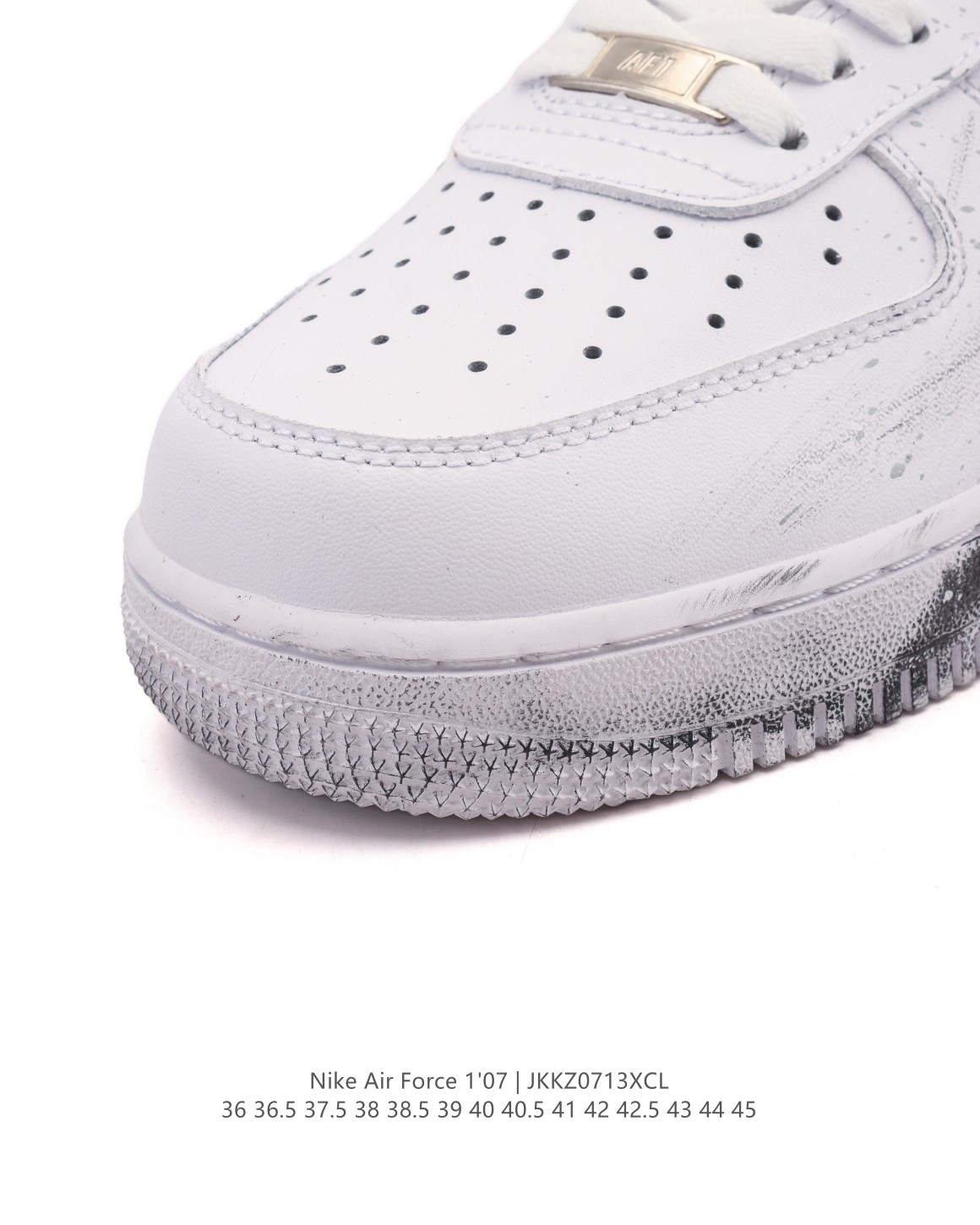 💰300
纯原级 AF1耐克 Nike Air Force 1 ‘07 Low 空军一号 小白鞋 厚底增高百搭运动板鞋 原楦头原纸板 打造纯正空军版型，专注外贸渠道 全掌内置蜂窝气垫 原盒配件 原厂中底钢印、拉帮完美  官方同步上架。

类型：男女鞋
货号：1A9VAO
码数：36-45含半码
编码：JKKZ0713XCL