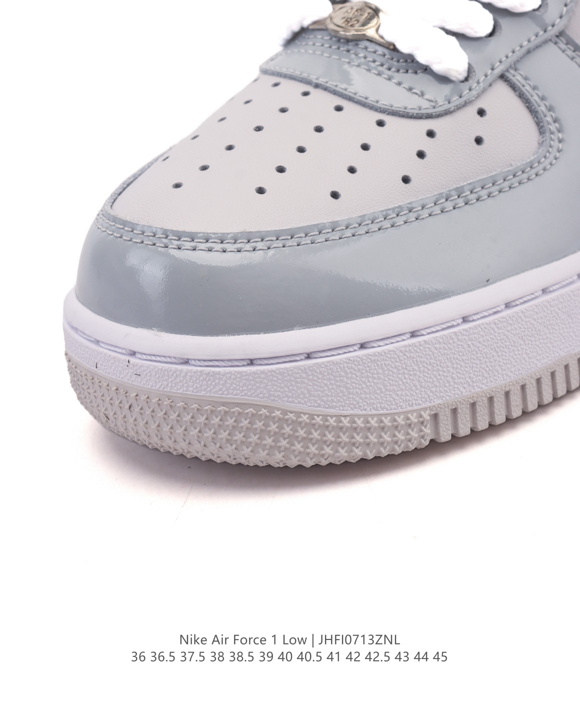 💰220
纯原级 AF1耐克 Nike Air Force 1 ‘07 Low 空军一号 小白鞋 厚底增高百搭运动板鞋 原楦头原纸板 打造纯正空军版型，专注外贸渠道 全掌内置蜂窝气垫 原盒配件 原厂中底钢印、拉帮完美  官方同步上架。

类型：男女鞋
货号：HV9405
码数：36-45含半码
编码：JHFI0713ZNL