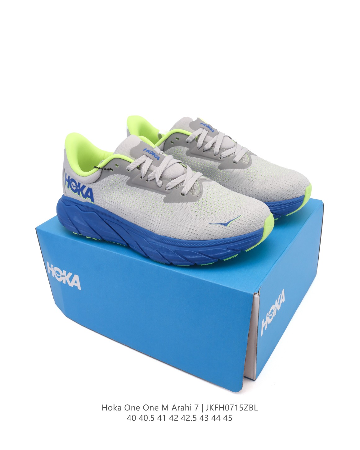 💰190
【新品🔥公司级】HOKA ONE ONE M 轻薄运动鞋 ARAHI 7 针织厚底老爹鞋 反光细节 鞋垫饰有标志 橡胶厚底 圆头 正面系带 衬垫设计 鞋底饰有logo 黑色/白色 侧面饰有logo印花 针织结构。全新设计的鞋面为 Arahi 7 此次升级的亮点，不管是在视觉方面还是穿着方面，都带来更加高级的感觉。 因为鞋面采用的是再生聚酯材质构成的针织网布，让鞋面具有绝佳的支撑性;透气孔洞的设计也让这双鞋的透气性大幅提升，再搭配厚实填充的鞋舌，轻松体验到舒适的包覆感。在鞋带系统方面，总共有八组鞋带孔及鞋舌固定环，让跑者自行灵活运用，鞋舌两侧也有弹力带连接至鞋身中底，帮助鞋舌不会乱跑，也让双脚被安全地锁定在鞋内。鞋后跟的延伸设计，支撑着足部阿里基斯腱，前掌和后跟轻微翘起的弧形结构，HOKA的Arahi 7以其宽楦版本和多样的配色，真正做到了满足不同消费者的需求。无论是专业的跑步者还是日常的休闲穿搭，这款鞋都能为你提供最佳的舒适度和适配性。

尺码:  40-45含半码
编码:  JKFH0715ZBL