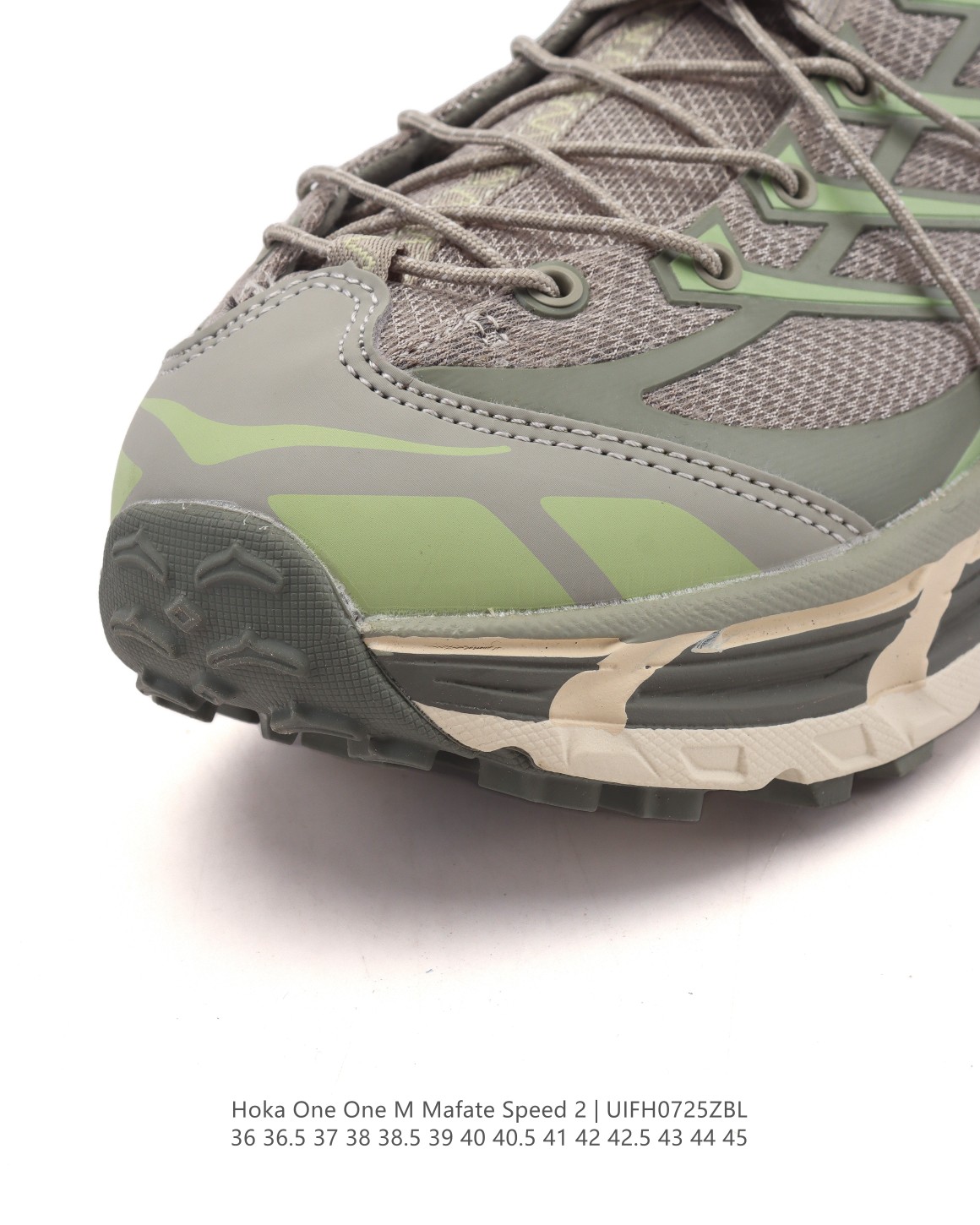 💰190
【公司级】玛法特二代 HOKA ONE ONE Mafate Speed 2 Low 轻量低帮户外越野跑鞋 户外山脉越野轻量运动跑鞋。鞋面用轻的无缝架构，鞋带用了弹性不易松脱的扁宽弹性鞋带，轻薄的TPU贴在透气的鞋面上。以阿尔卑斯山脉为主将亮色与蓝色调覆盖在这轮廓之上，前掌与中掌部分进行加宽，橡胶大底，EVA缓震鞋底用滚动平衡技术引导跑者自然步态。

类型：男女鞋
尺码：36-45含半码
编码：UIFH0725ZBL