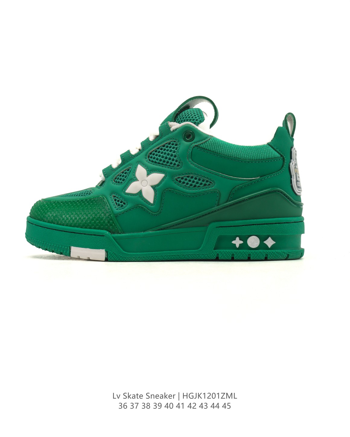 💰170【帝王版】LV Skate Sneaker LV面包鞋 LV四叶草 路易威登 2025年新款运动板鞋 蛇年限定 春夏秀场初次亮相,此次以粒面牛皮革焕新呈现。加垫鞋领和鞋舌援引滑板鞋设计,科技鞋带和橡胶外底完善整体。粒面牛皮革网面拼接鞋面,橡胶外底,鞋舌和鞋底 后部饰有 LV 标识。
尺码:36-45