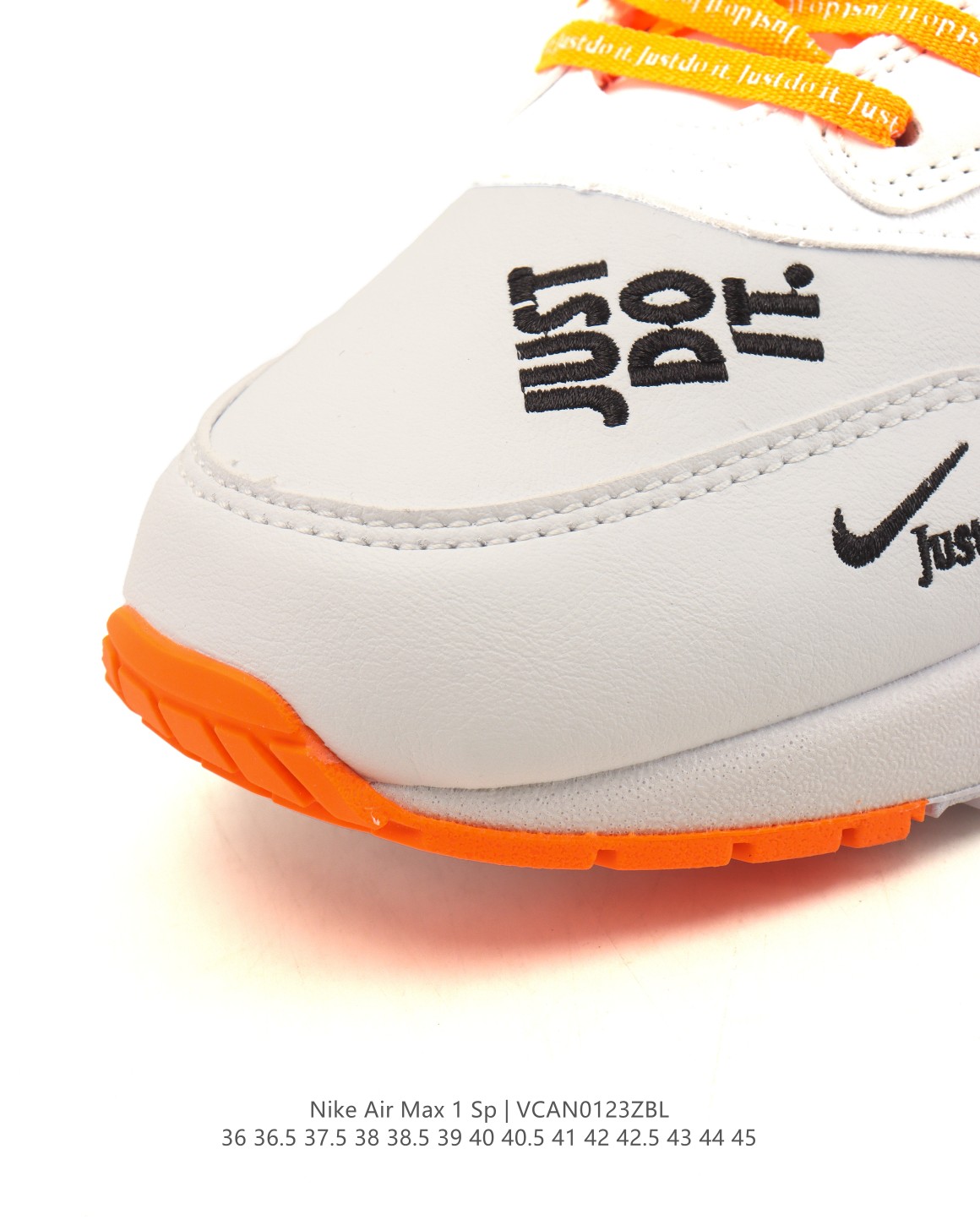 💰150
【真标】耐克 Nike Air Max 1 男女子运动鞋气垫缓震慢跑鞋 从法国建筑中汲取设计灵感，兼具运动风范和时尚格调，是此系列起初搭载 Air 的鞋款。疾速外观、经典缓震配置和经典波浪形挡泥片，令这款运动鞋自 1987 年以来一直占据先锋地位。 沿袭 80 年代经典复古设计，提升耐穿性，适合都市生活日常穿着 可视 Max Air 缓震配置起初专为提升跑步表现而设计，缔造经典风格，带来出色缓震体验 附赠额外鞋带，助你随心混搭，打造个性造型 加垫低帮鞋口，造型利落，舒适非凡 波浪形挡泥片和复古胶囊形状 Air 窗口，塑就你挚爱的经典外观 橡胶外底，增强抓地力与耐穿性 。

类型：男女鞋
货号：FB5059-100
码数：36 36.5 37.5 38 38.5 39 40 40.5 41 42 42.5 43 44 45
编码：VCAN0123ZBL