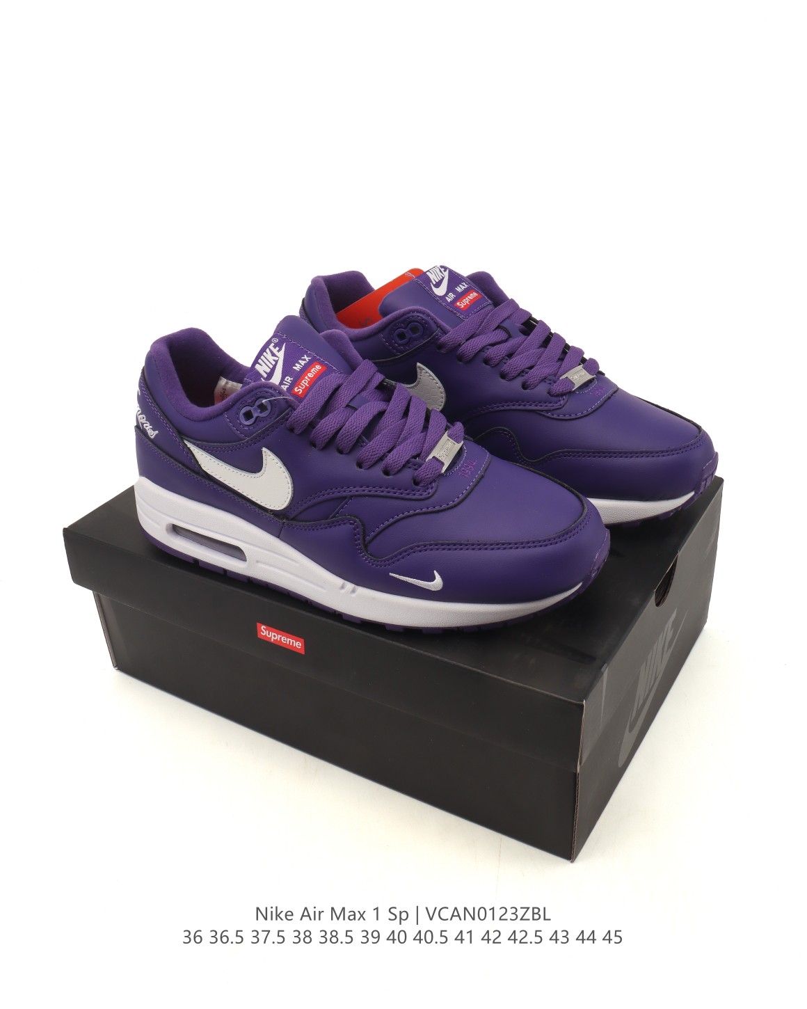 🈴💰150
【真标】耐克 Nike Air Max 1 男女子运动鞋气垫缓震慢跑鞋 从法国建筑中汲取设计灵感，兼具运动风范和时尚格调，是此系列起初搭载 Air 的鞋款。疾速外观、经典缓震配置和经典波浪形挡泥片，令这款运动鞋自 1987 年以来一直占据先锋地位。 沿袭 80 年代经典复古设计，提升耐穿性，适合都市生活日常穿着 可视 Max Air 缓震配置起初专为提升跑步表现而设计，缔造经典风格，带来出色缓震体验 附赠额外鞋带，助你随心混搭，打造个性造型 加垫低帮鞋口，造型利落，舒适非凡 波浪形挡泥片和复古胶囊形状 Air 窗口，塑就你挚爱的经典外观 橡胶外底，增强抓地力与耐穿性 。

类型：男女鞋
货号：FB5059-100
码数：36 36.5 37.5 38 38.5 39 40 40.5 41 42 42.5 43 44 45
编码：VCAN0123ZBL