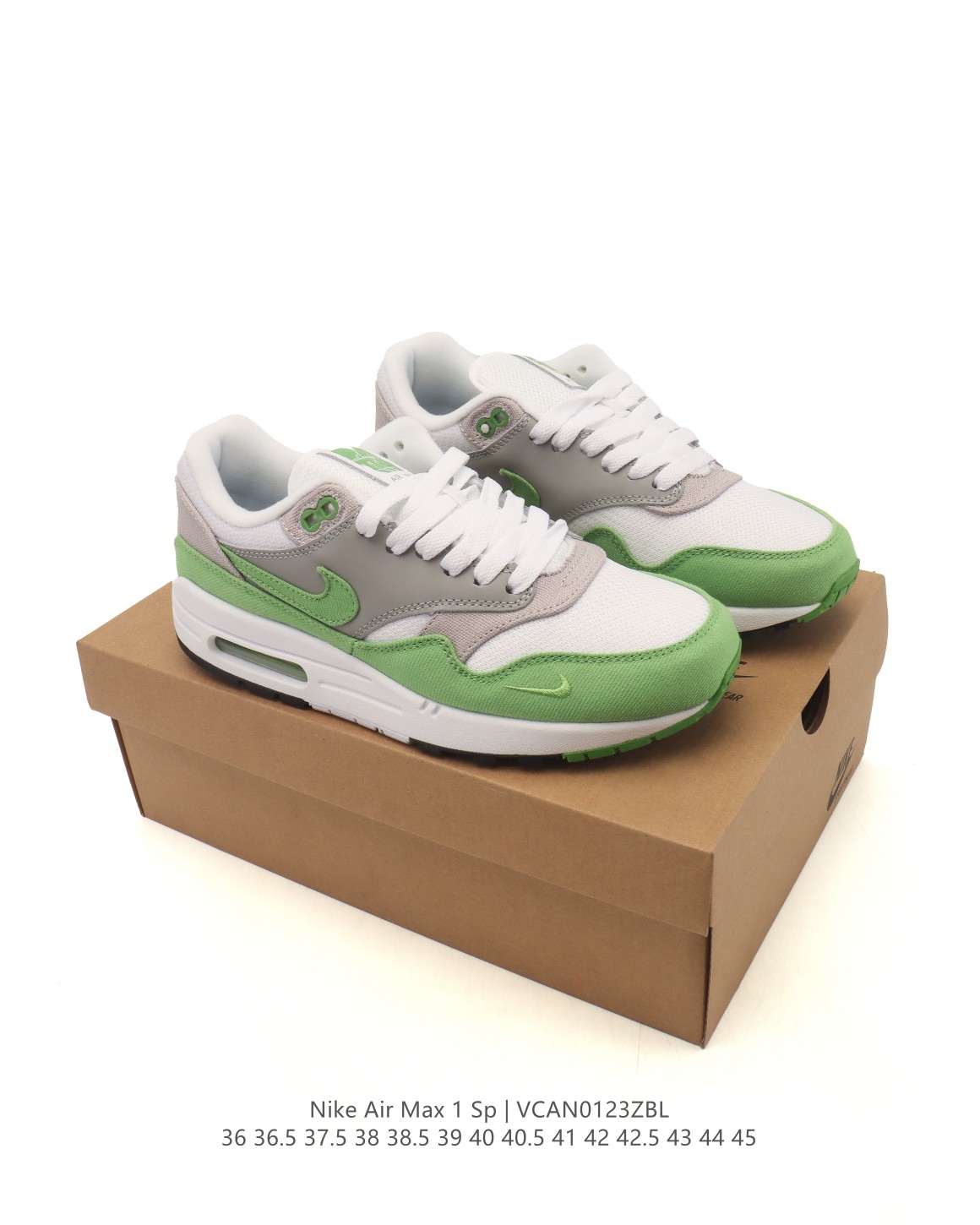 🈴💰150
【真标】耐克 Nike Air Max 1 男女子运动鞋气垫缓震慢跑鞋 从法国建筑中汲取设计灵感，兼具运动风范和时尚格调，是此系列起初搭载 Air 的鞋款。疾速外观、经典缓震配置和经典波浪形挡泥片，令这款运动鞋自 1987 年以来一直占据先锋地位。 沿袭 80 年代经典复古设计，提升耐穿性，适合都市生活日常穿着 可视 Max Air 缓震配置起初专为提升跑步表现而设计，缔造经典风格，带来出色缓震体验 附赠额外鞋带，助你随心混搭，打造个性造型 加垫低帮鞋口，造型利落，舒适非凡 波浪形挡泥片和复古胶囊形状 Air 窗口，塑就你挚爱的经典外观 橡胶外底，增强抓地力与耐穿性 。

类型：男女鞋
货号：FB5059-100
码数：36 36.5 37.5 38 38.5 39 40 40.5 41 42 42.5 43 44 45
编码：VCAN0123ZBL