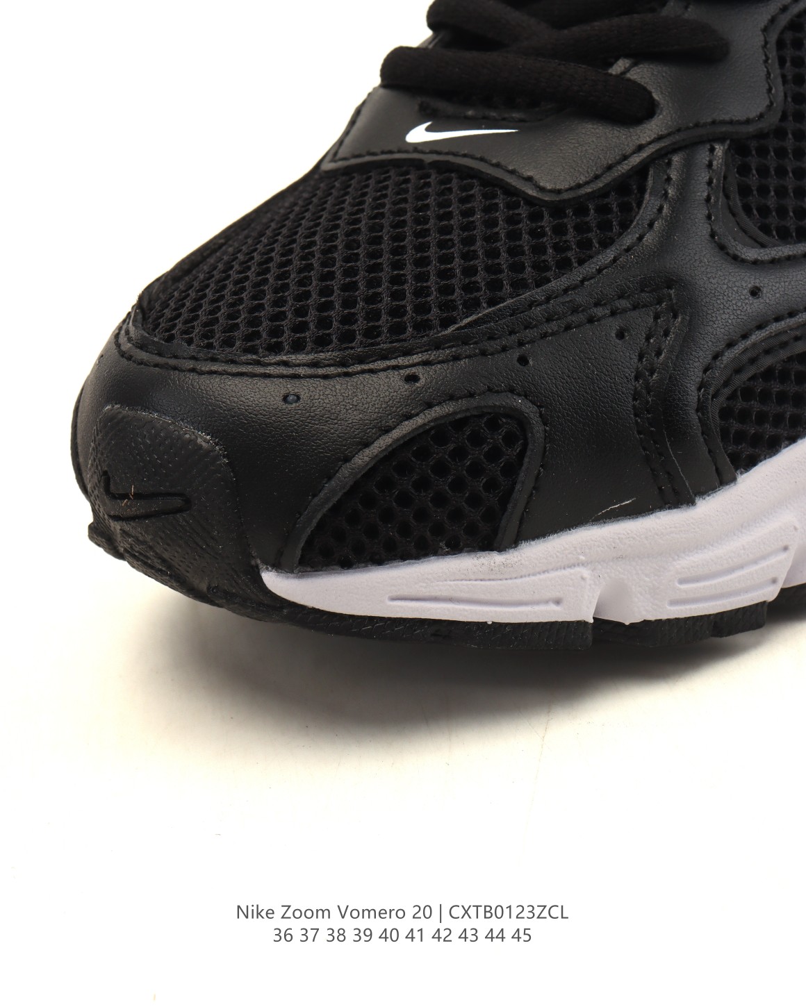 💰130
【新品🔥】Nike 耐克夏季 ZOOM VOMERO 20 运动鞋休闲训练跑步鞋。Nike ZOOM VOMERO系列是耐克的经典跑步鞋系列，以缓震性能和复古风格著称，通常面向日常训练和休闲穿着。该系列此前已推出至VOMERO 5等型号，VOMERO 20是一个迭代版本，将延续品牌的技术特点，如Zoom Air气垫和透气鞋面设计。该运动鞋妥帖包覆足部，提供透气支撑效果。耐穿材料组合设计，柔软泡绵和 Zoom Air 缓震配置，缔造轻盈舒适的顺畅迈步体验。网眼布搭配优质覆面，透气耐穿，Cushlon 泡绵搭配 Zoom Air 缓震配置，塑就回弹缓震的顺畅迈步体验，外底融入橡胶贴片，铸就非凡抓地力。

货号：HF7069-100
尺码：36 37.5 38 39 40 41 42 43 44 45
编码：CXTB0123ZCL