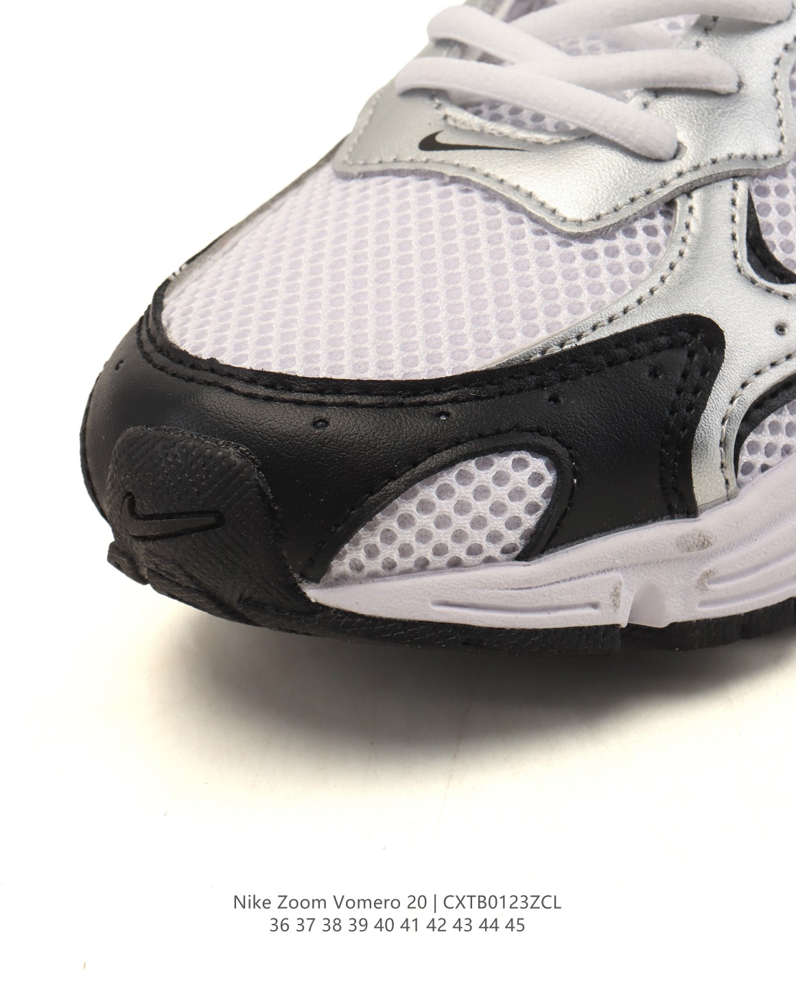 💰130
【新品🔥】Nike 耐克夏季 ZOOM VOMERO 20 运动鞋休闲训练跑步鞋。Nike ZOOM VOMERO系列是耐克的经典跑步鞋系列，以缓震性能和复古风格著称，通常面向日常训练和休闲穿着。该系列此前已推出至VOMERO 5等型号，VOMERO 20是一个迭代版本，将延续品牌的技术特点，如Zoom Air气垫和透气鞋面设计。该运动鞋妥帖包覆足部，提供透气支撑效果。耐穿材料组合设计，柔软泡绵和 Zoom Air 缓震配置，缔造轻盈舒适的顺畅迈步体验。网眼布搭配优质覆面，透气耐穿，Cushlon 泡绵搭配 Zoom Air 缓震配置，塑就回弹缓震的顺畅迈步体验，外底融入橡胶贴片，铸就非凡抓地力。

货号：HF7069-100
尺码：36 37.5 38 39 40 41 42 43 44 45
编码：CXTB0123ZCL