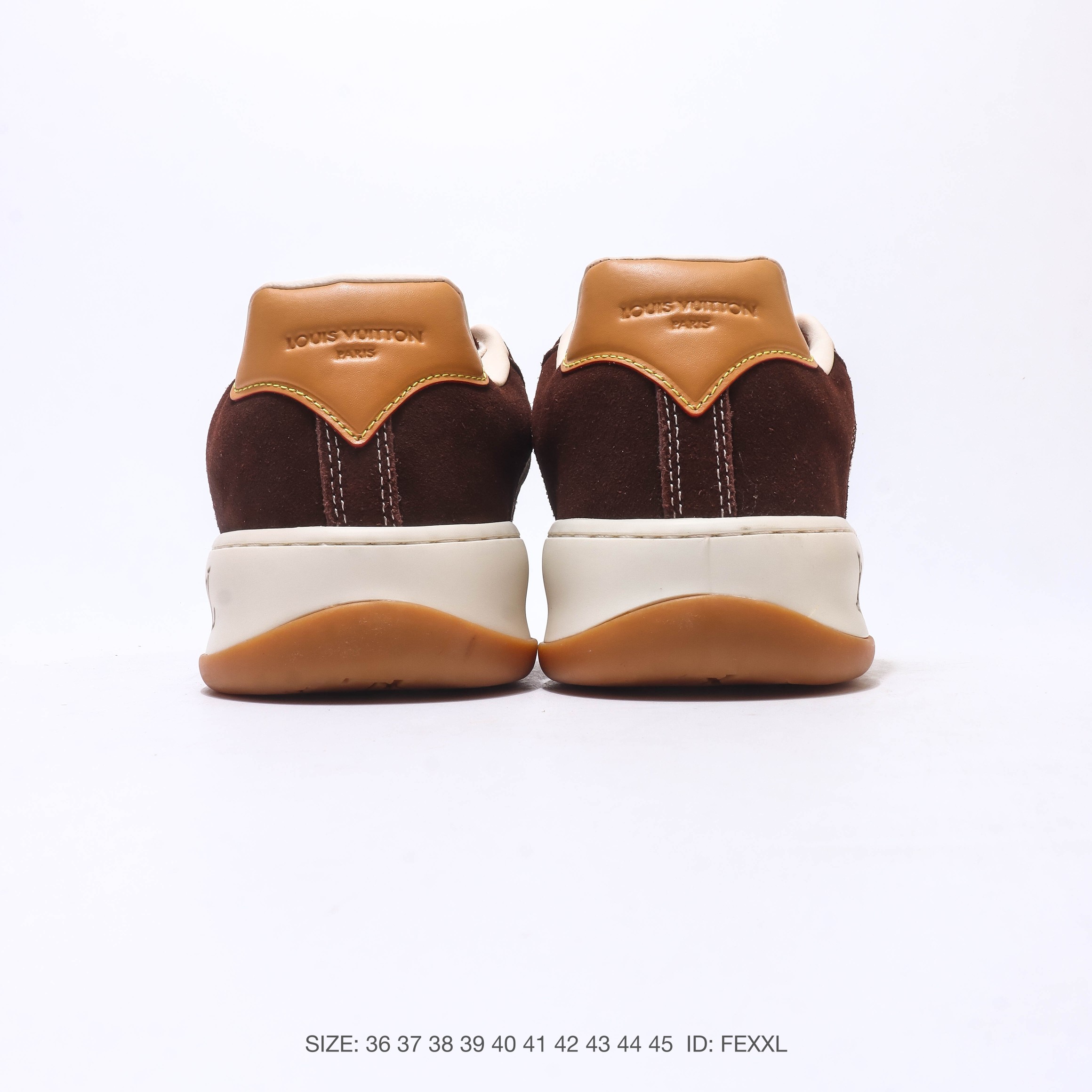 【公司级】lv |路易威登louis vuitton 运动板鞋 路易威登LV男女鞋Classic运动鞋小牛皮字母休闲鞋白色1AHSTF 新款lv板鞋经典透气学生鞋防滑运动休闲鞋 小红书爆款户外百搭板鞋男,以光滑牛皮革塑造考究设计,可轻松融入各式造型.瞩目 LV 字母标注鞋侧,轻盈橡胶外底点缀 Vuitton 标识.素面牛皮革,鞋带,路易威登元素,橡胶外底点缀 Vuitton 标识,意大利制造. ID: HISZNL