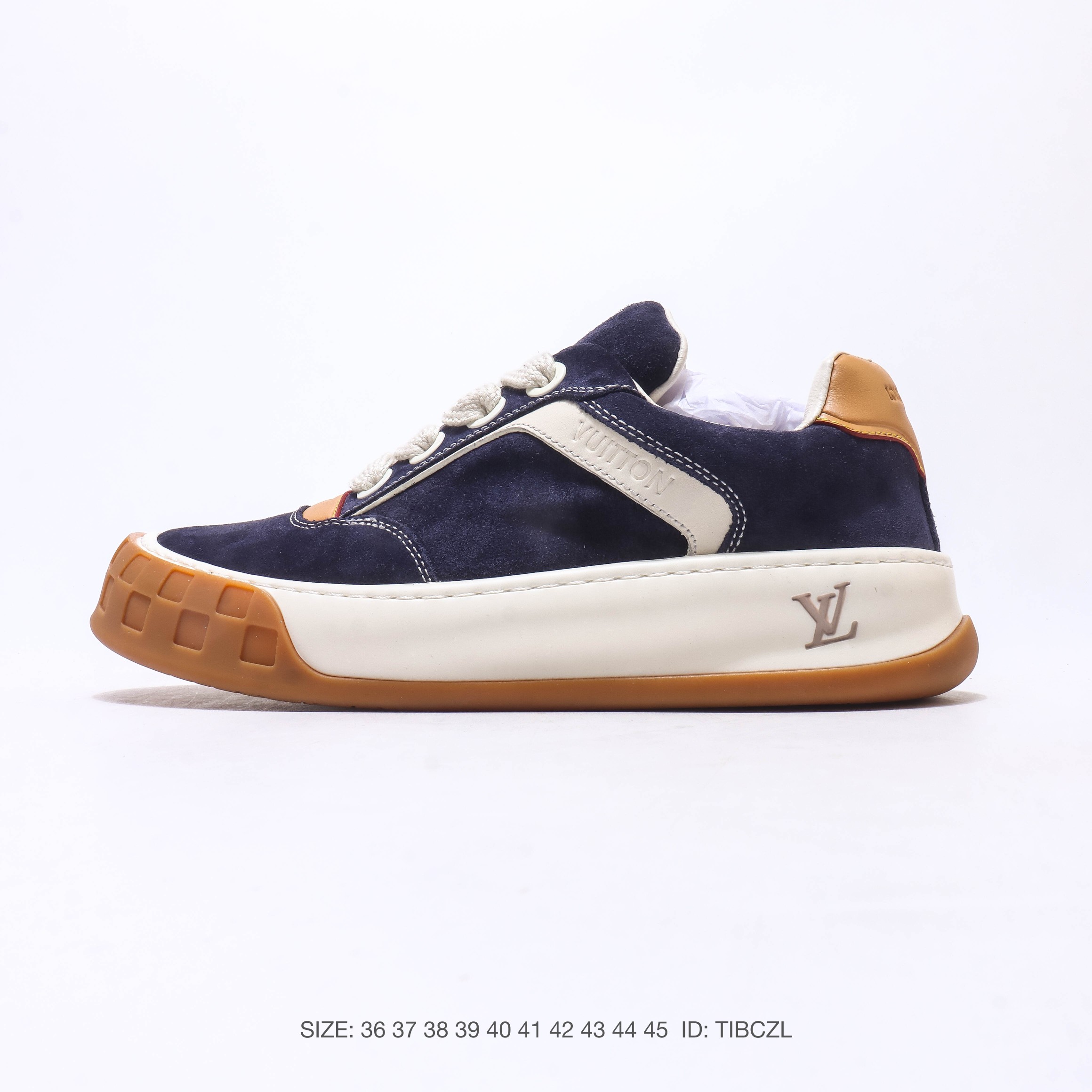 【公司级】lv |路易威登louis vuitton 运动板鞋 路易威登LV男女鞋Classic运动鞋小牛皮字母休闲鞋白色1AHSTF 新款lv板鞋经典透气学生鞋防滑运动休闲鞋 小红书爆款户外百搭板鞋男,以光滑牛皮革塑造考究设计,可轻松融入各式造型.瞩目 LV 字母标注鞋侧,轻盈橡胶外底点缀 Vuitton 标识.素面牛皮革,鞋带,路易威登元素,橡胶外底点缀 Vuitton 标识,意大利制造. ID: HISZNL